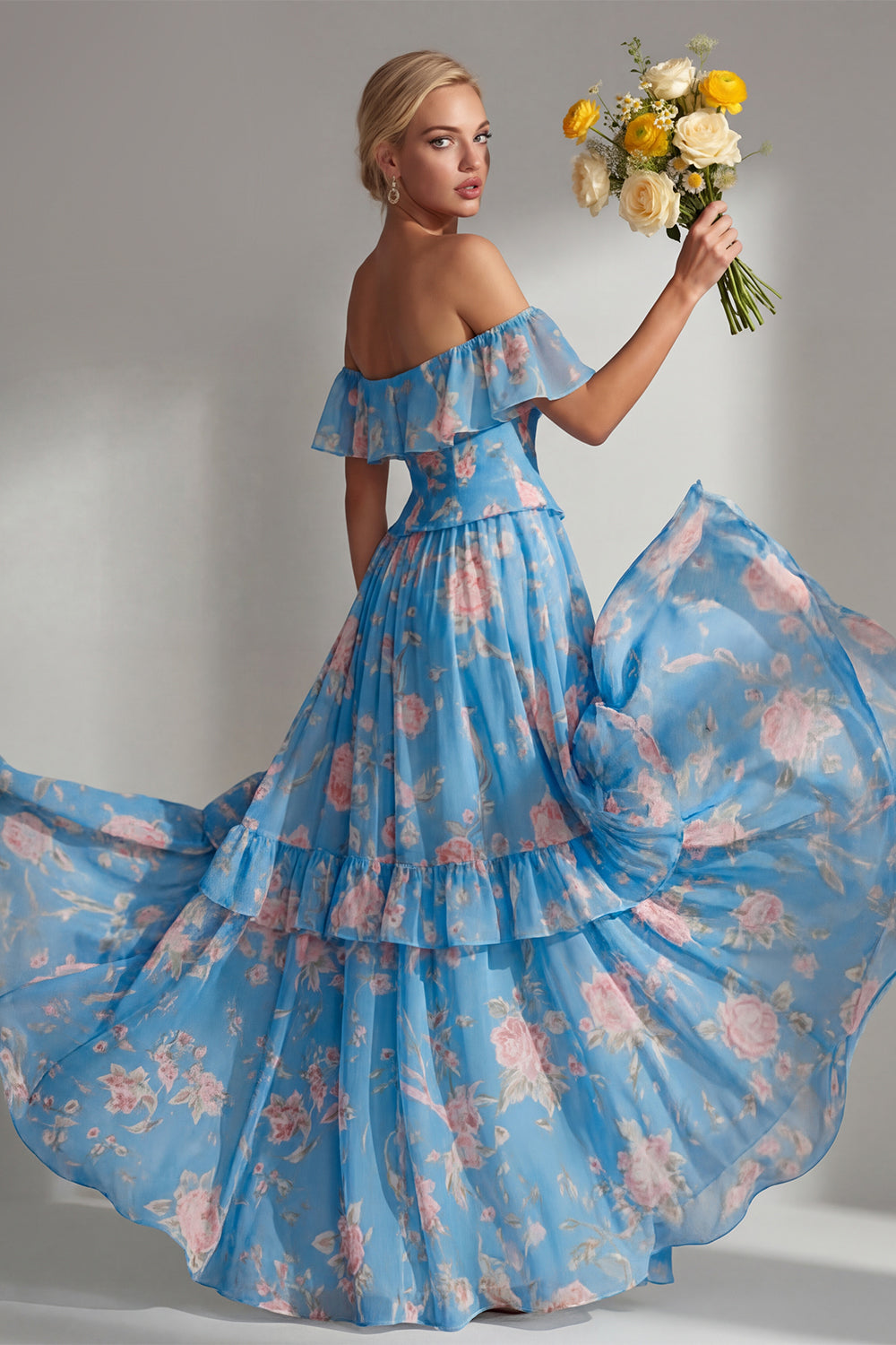 Robe de demoiselle d'honneur longue en mousseline jaune et rose à fleurs, coupe trapèze, épaules dénudées et volants