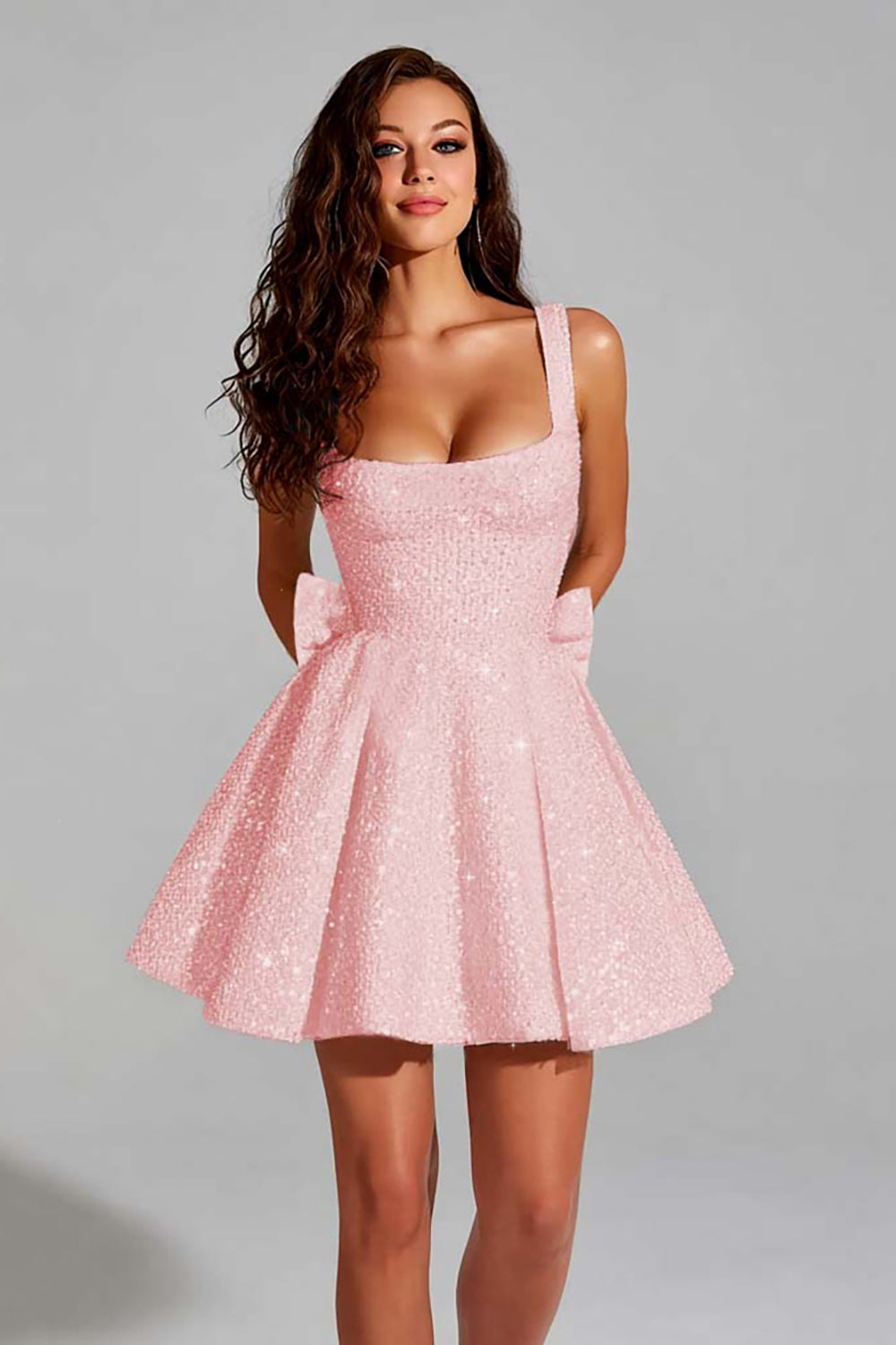 Robe courte de bal de promo en forme de trapèze à encolure carrée en ivoire pailleté et sequins, avec grand nœud au dos