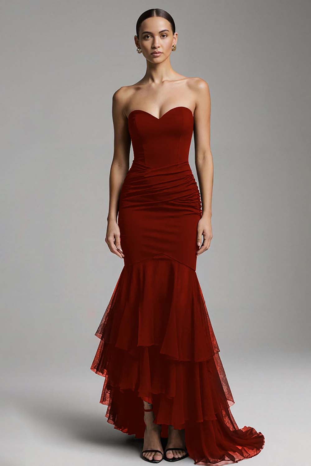Robe de soirée longue noire sirène coupe cœur à traîne asymétrique et volants