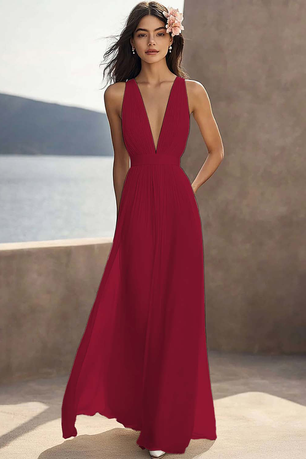 Vestido de compromiso largo de chifón con escote en V pronunciado y frunces color marfil