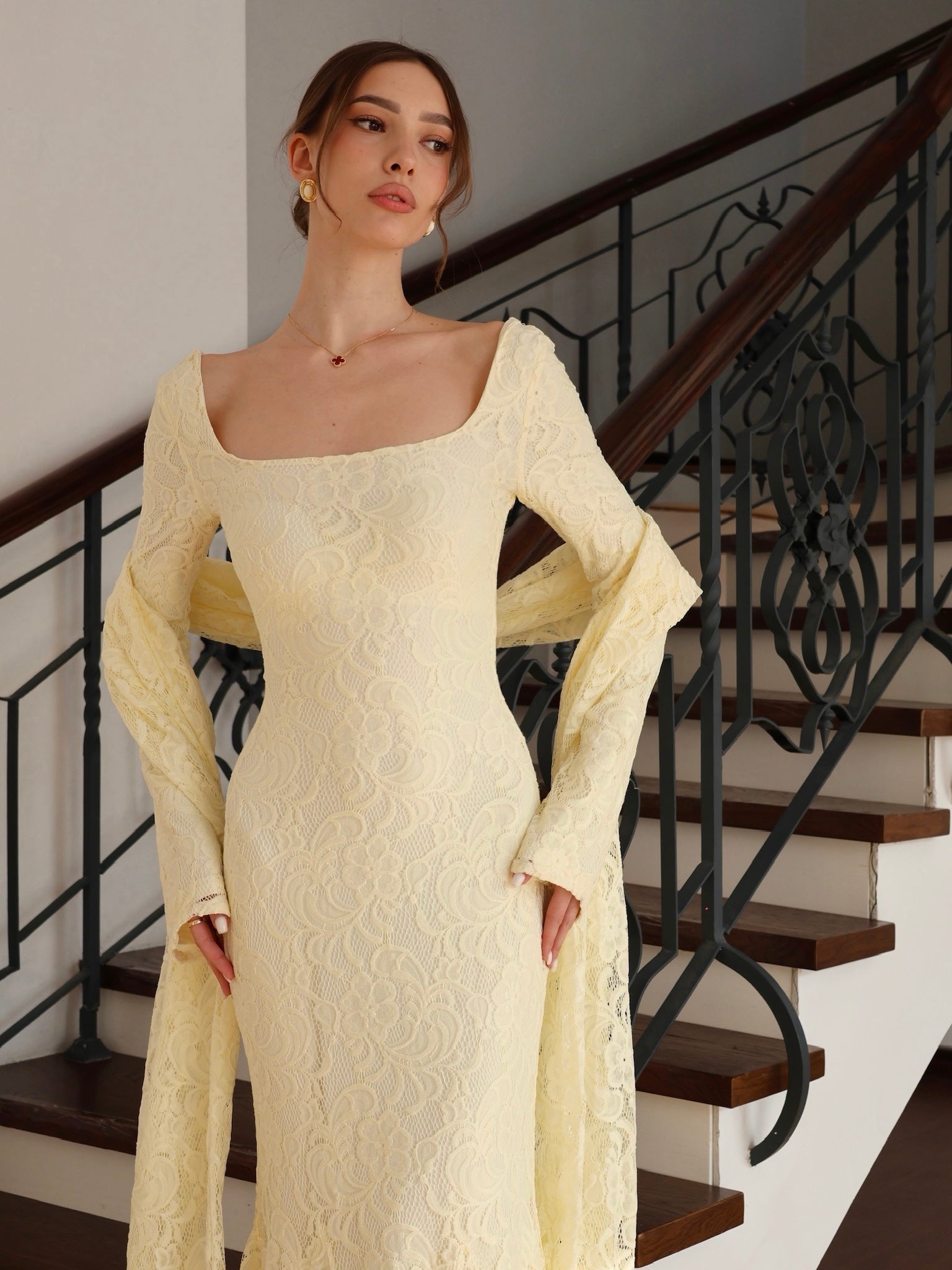 Verano Muse™ Vestido Maxi de Encaje con Manga Acampanada y Pañuelo Removible | Silueta Sirena
