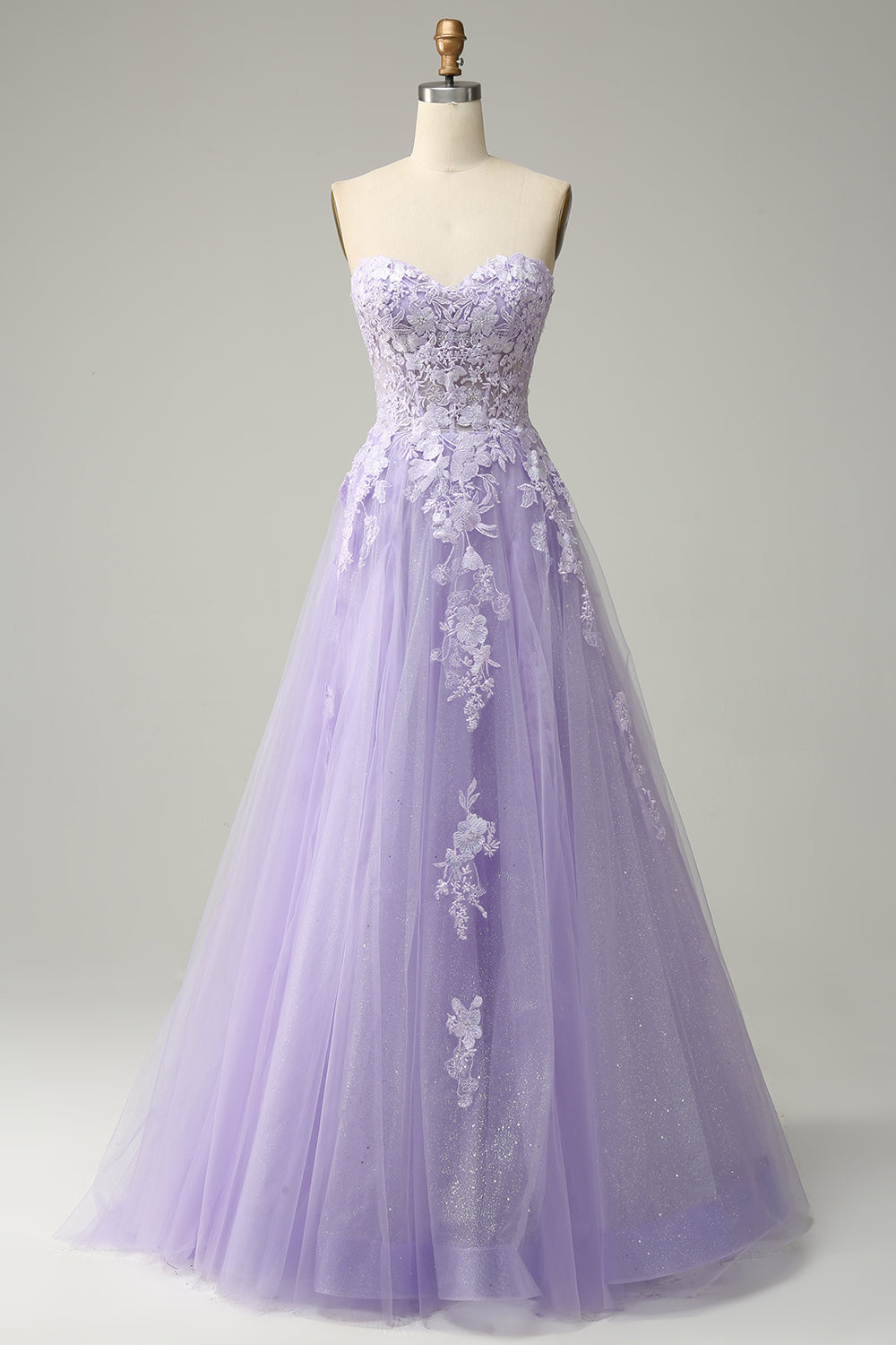 Robe de bal longue mauve coupe trapèze à fines bretelles avec appliqués