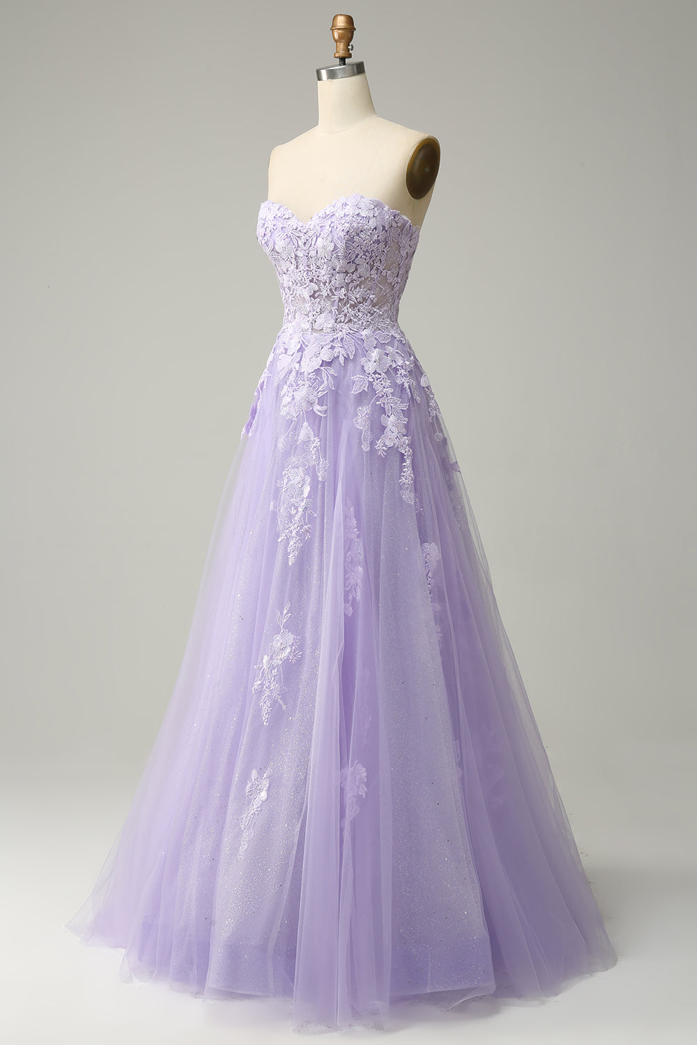 Robe de bal longue mauve coupe trapèze à fines bretelles avec appliqués