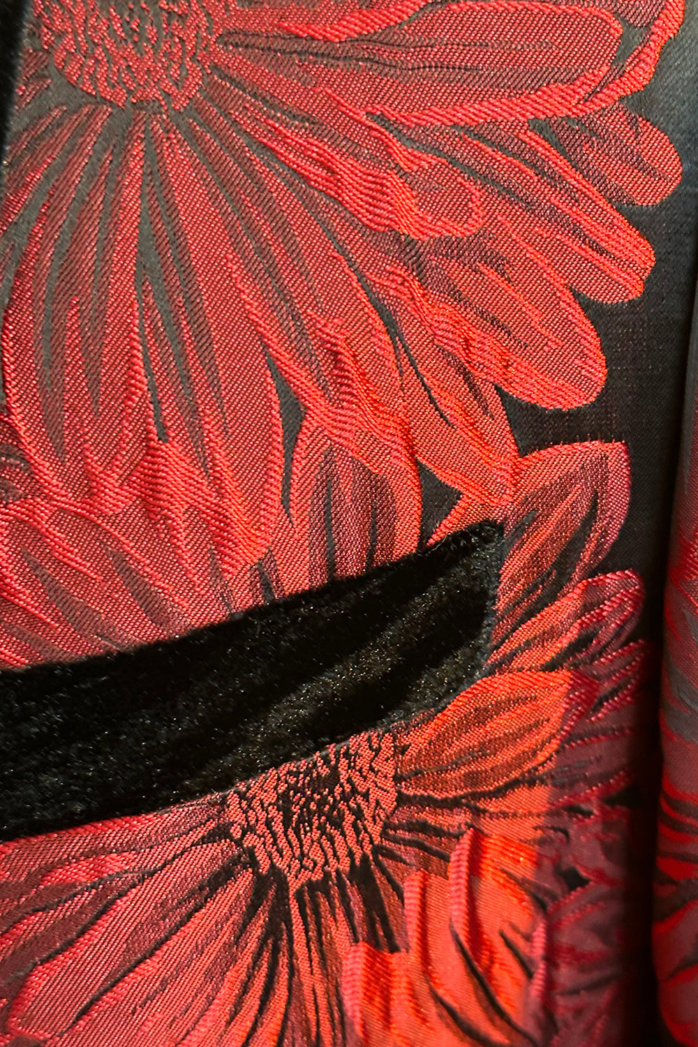 Smoking homme bal de promo en jacquard bordeaux scintillant et revers châle