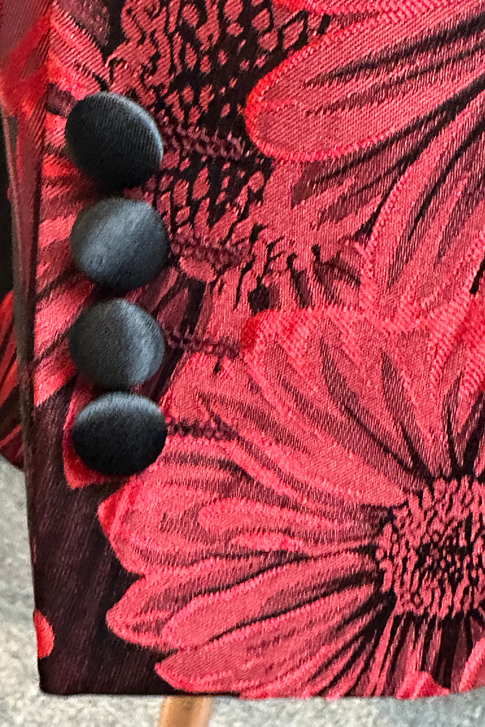 Smoking homme bal de promo en jacquard bordeaux scintillant et revers châle
