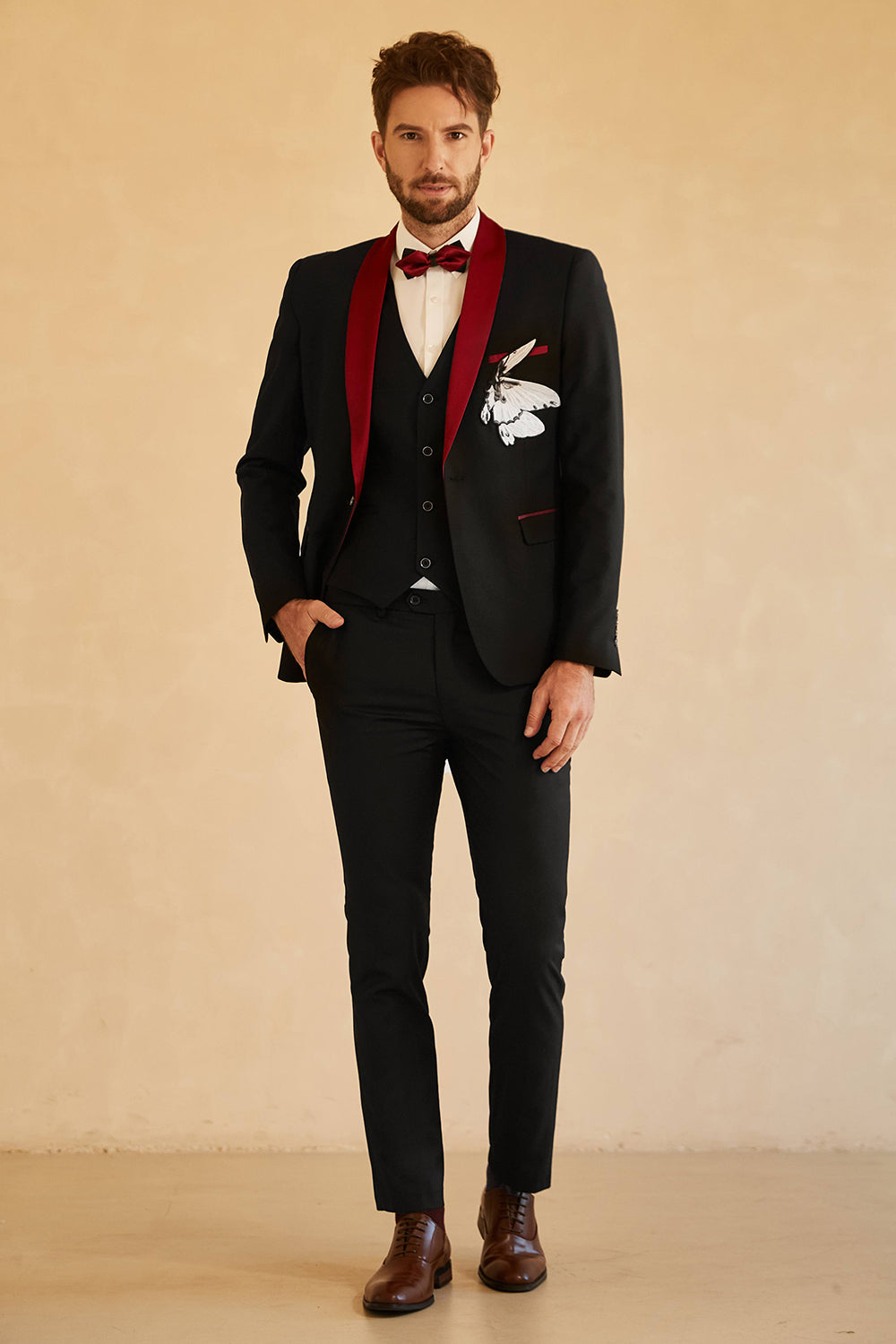 Costume de bal pour homme avec revers châle noir et rouge