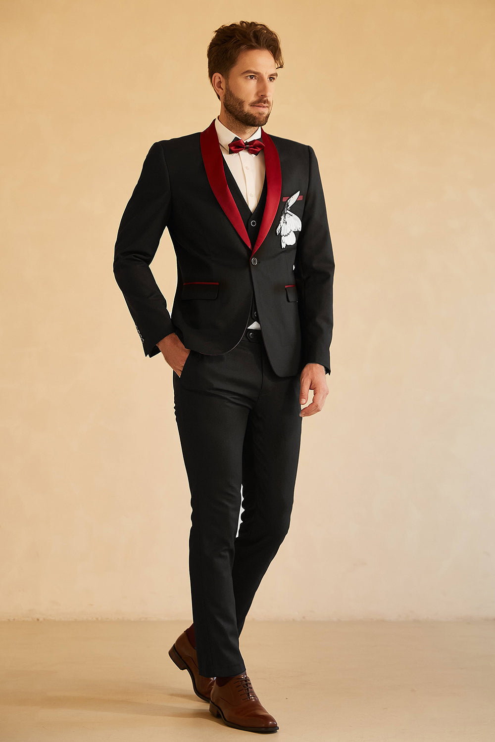 Costume de bal pour homme avec revers châle noir et rouge