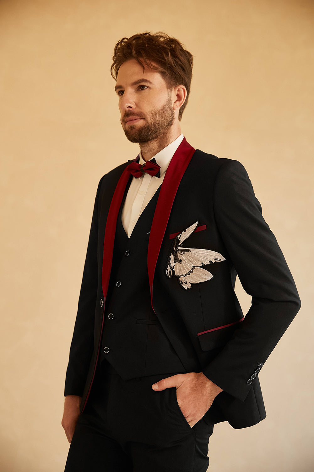 Costume de bal pour homme avec revers châle noir et rouge