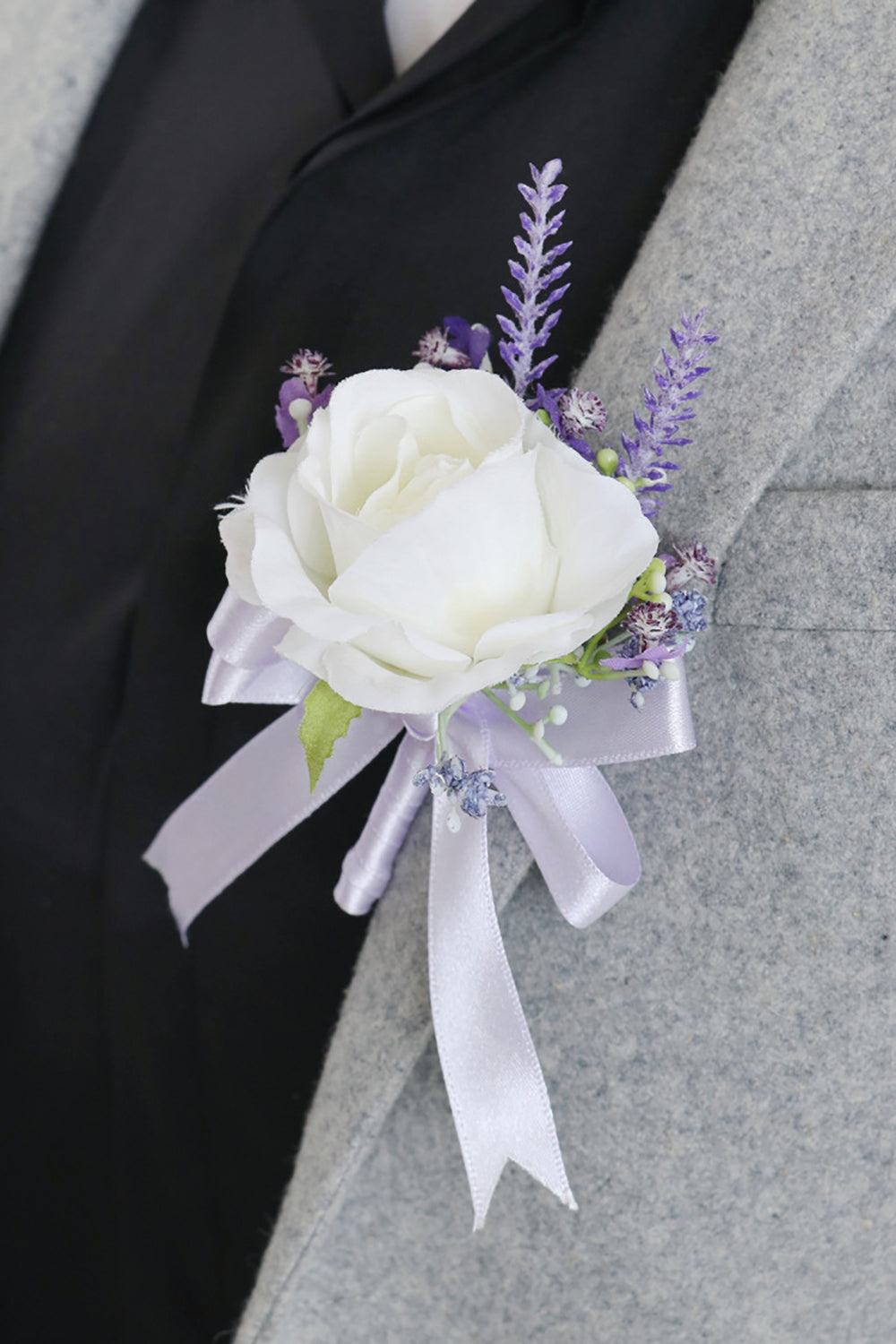 Ensemble de corsage au poignet et de boutonnière en forme de rose ivoire pour bal de promo ou fête de mariage