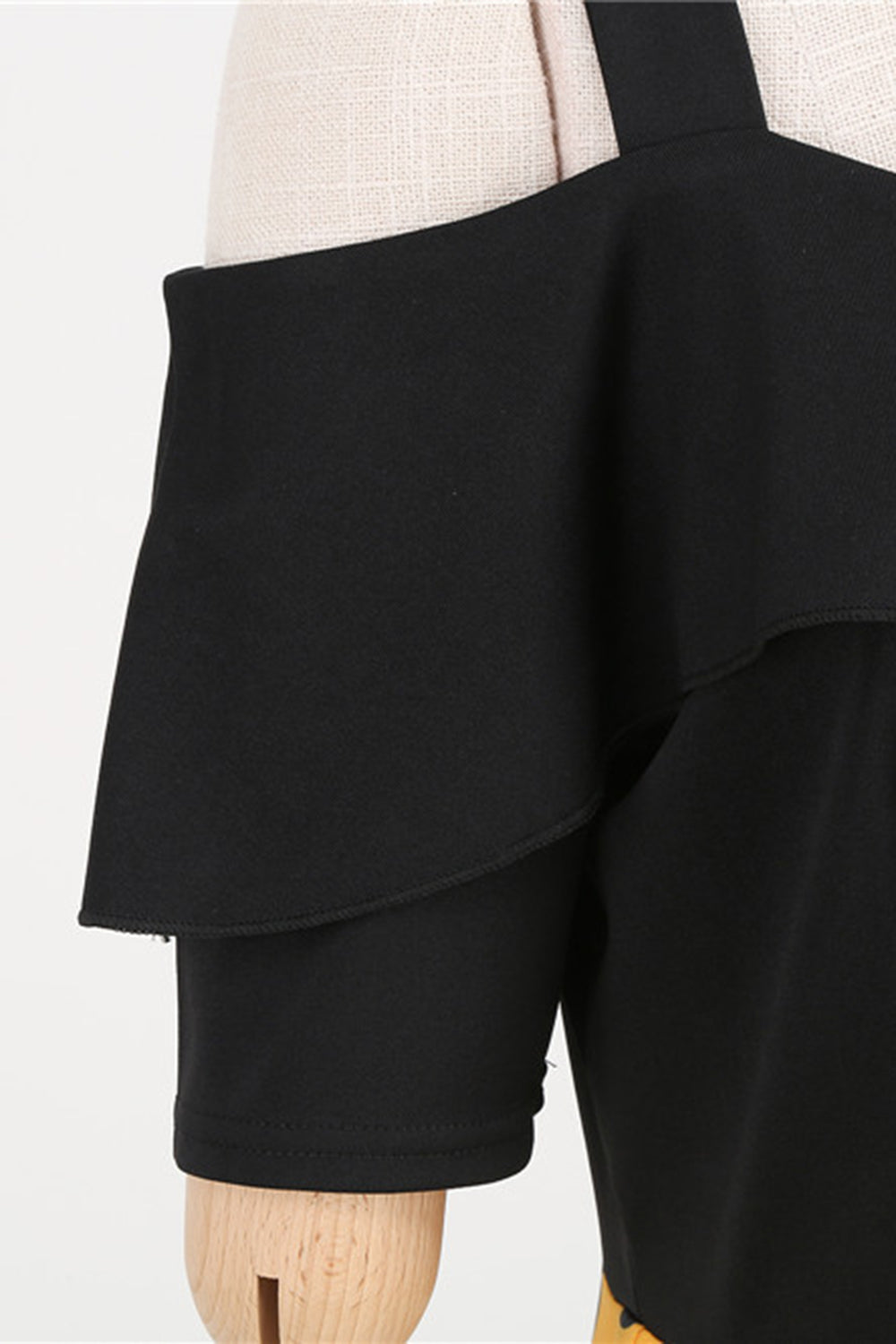 Robe Noire à Pois Épaules Dénudées Années 50