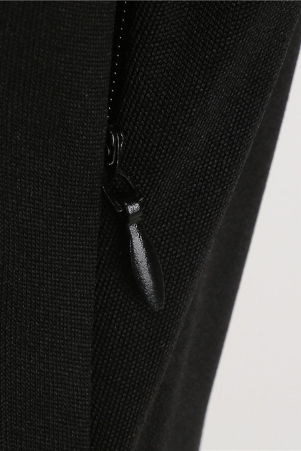 Robe Noire à Pois Épaules Dénudées Années 50