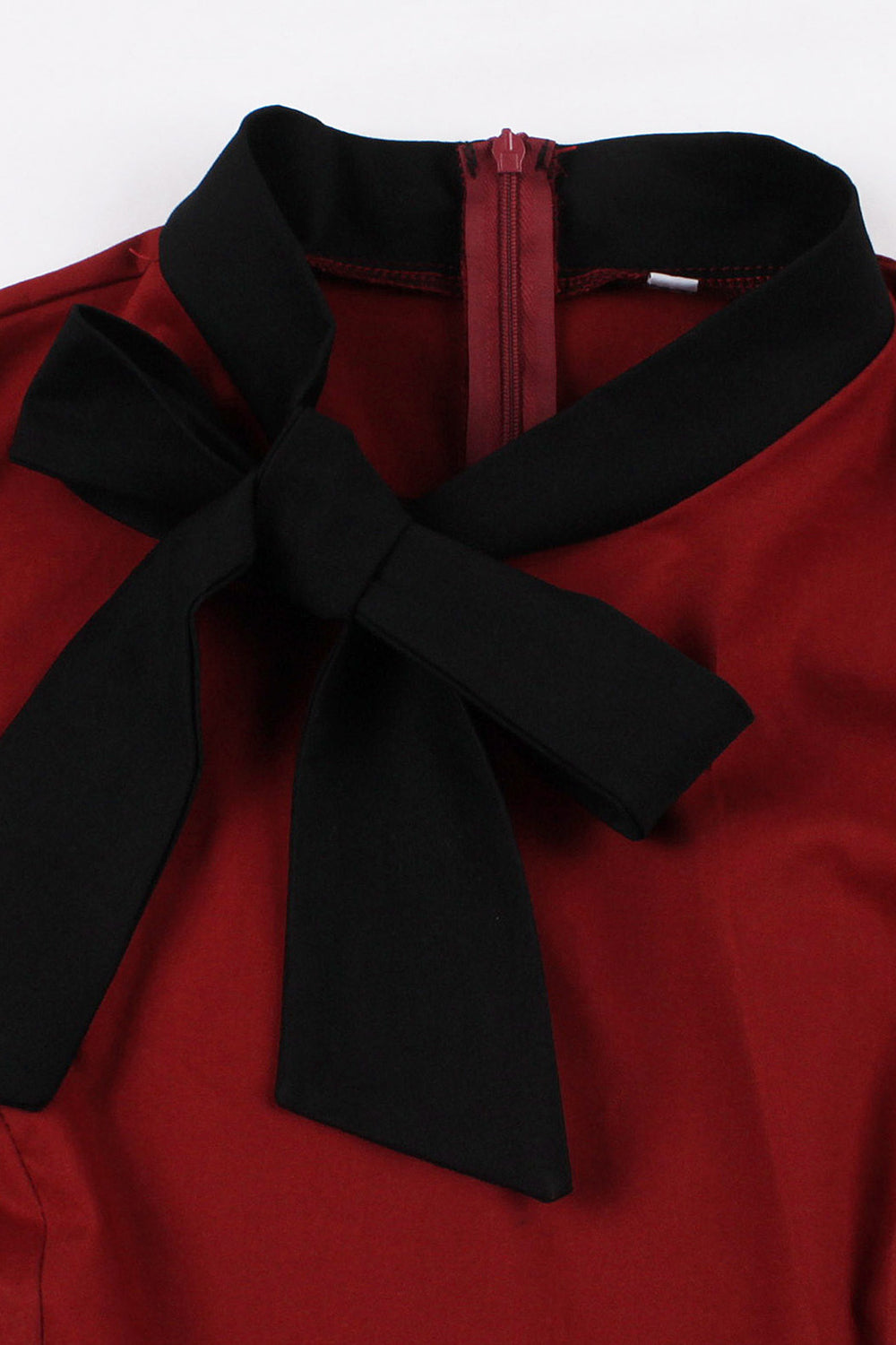 Robe patineuse rouge ligne A des années 50 avec ceinture