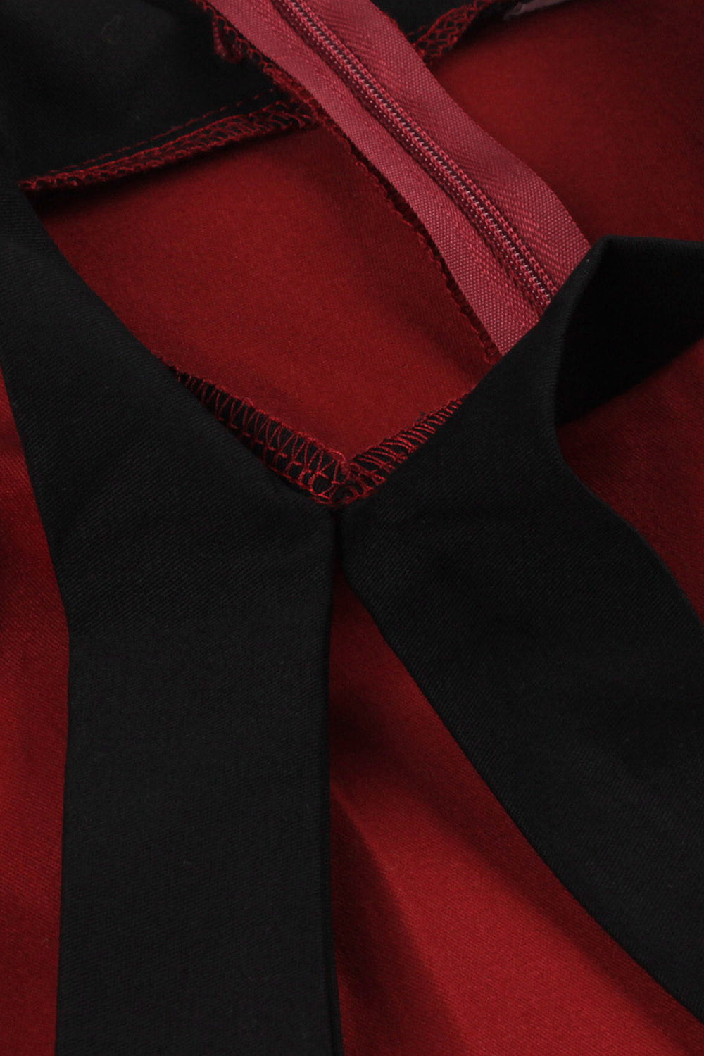Robe patineuse rouge ligne A des années 50 avec ceinture