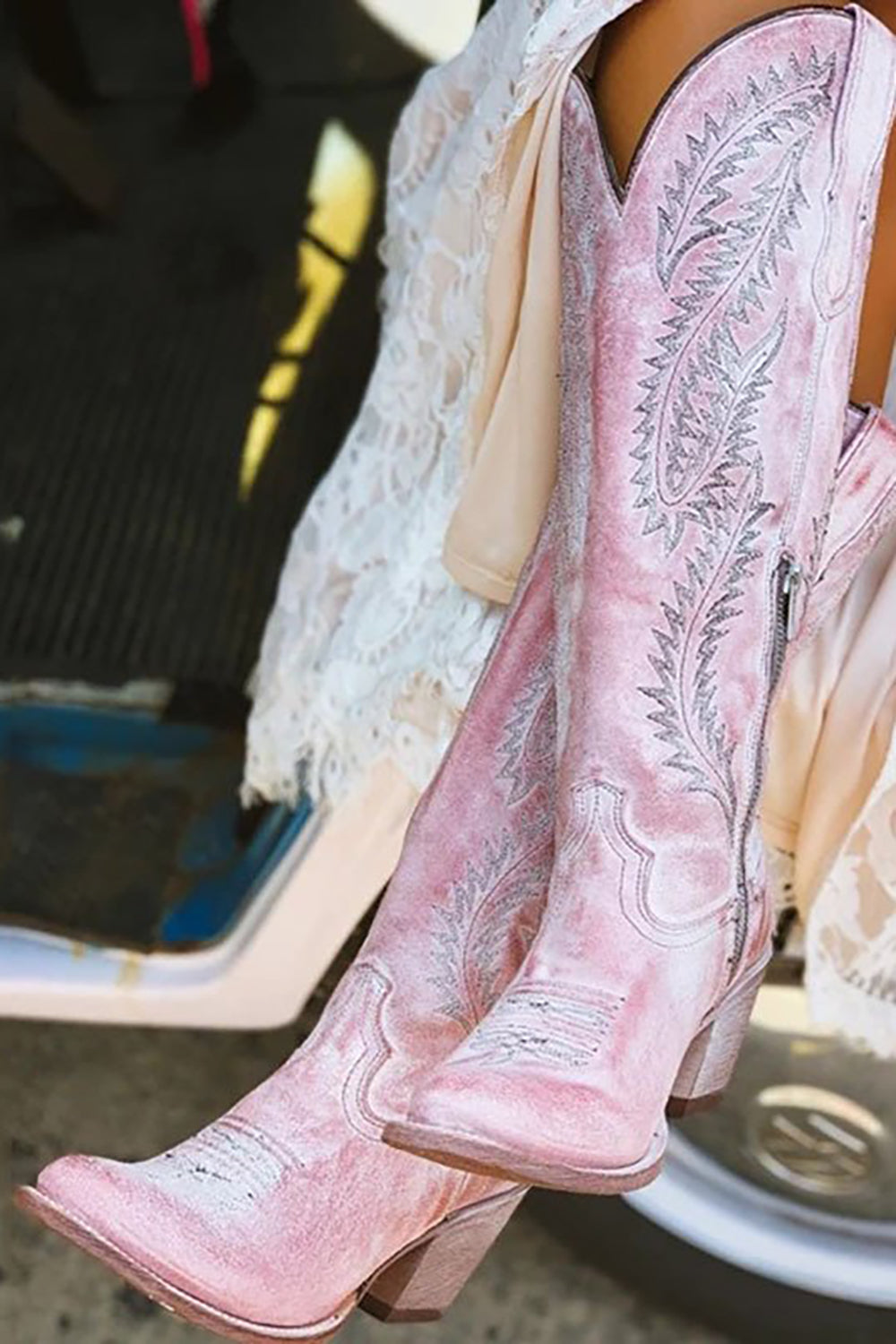 Bottes de cow-girl bohèmes mi-mollet brodées Dusty Rose