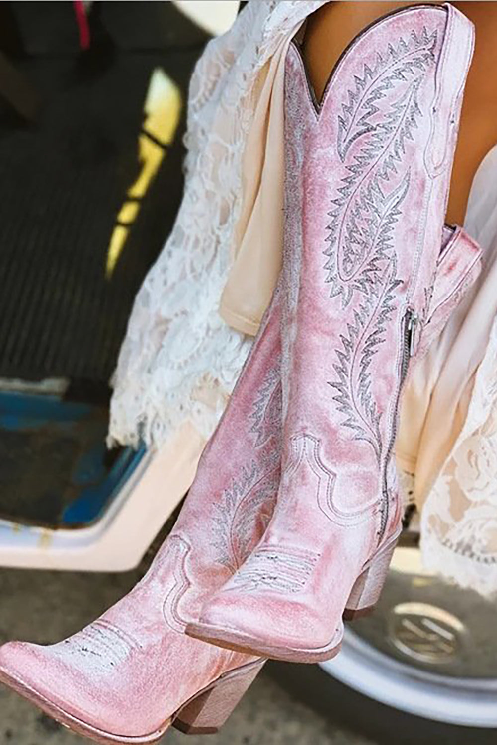 Bottes de cow-girl bohèmes mi-mollet brodées Dusty Rose