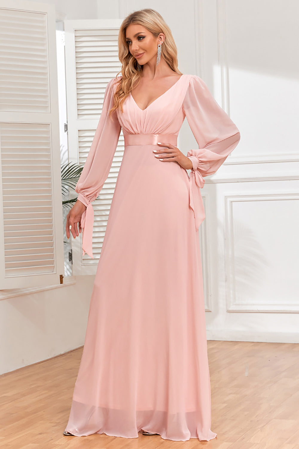 Robe de soirée en mousseline blush à col en V et manches longues