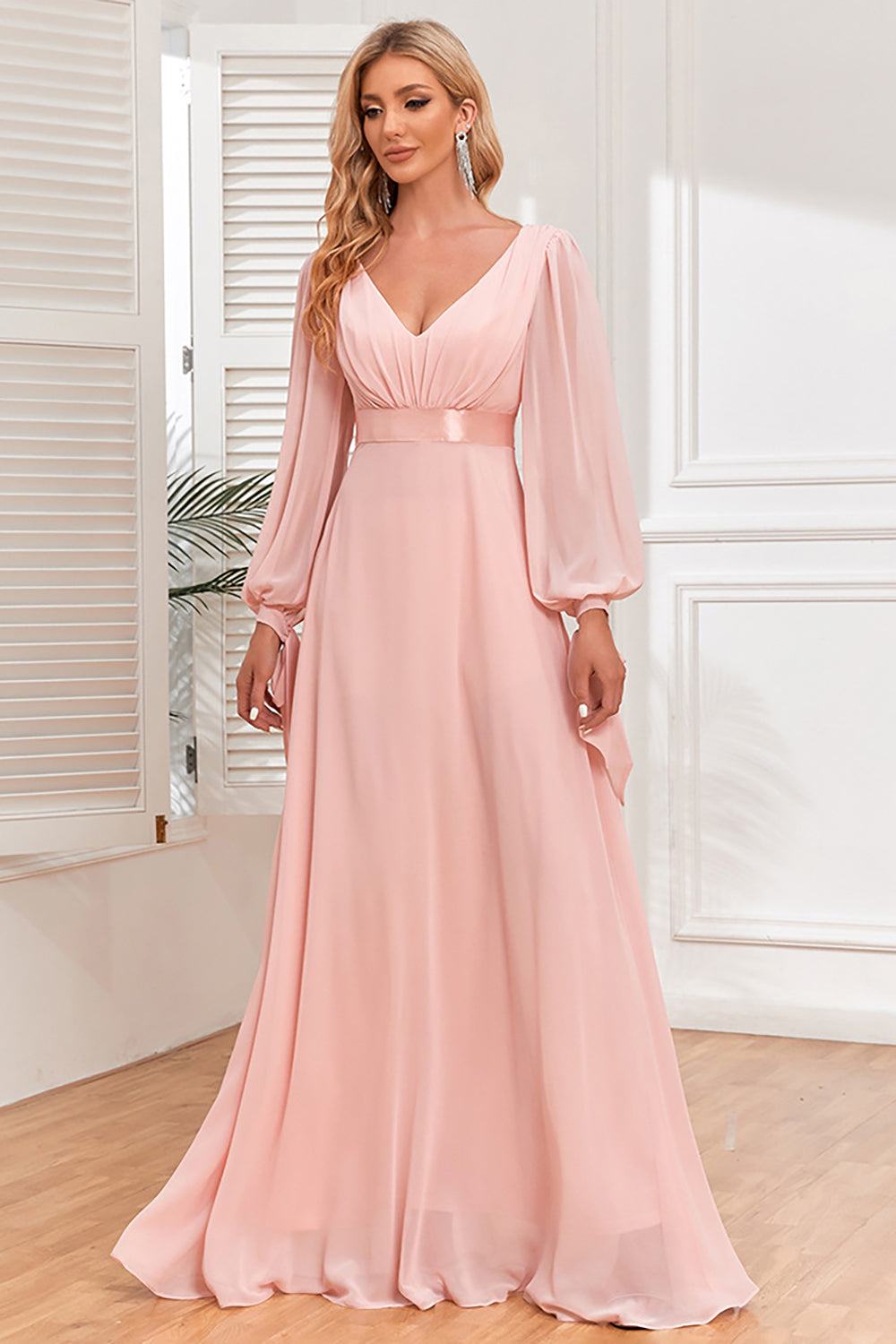 Robe de soirée en mousseline blush à col en V et manches longues