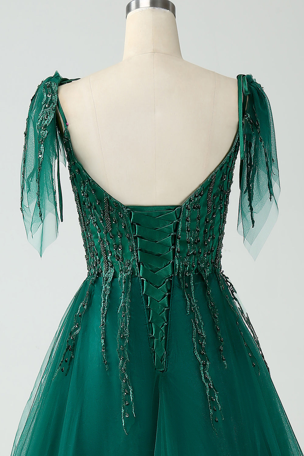 Robe de bal longue en tulle vert foncé trapèze à fines bretelles avec perles