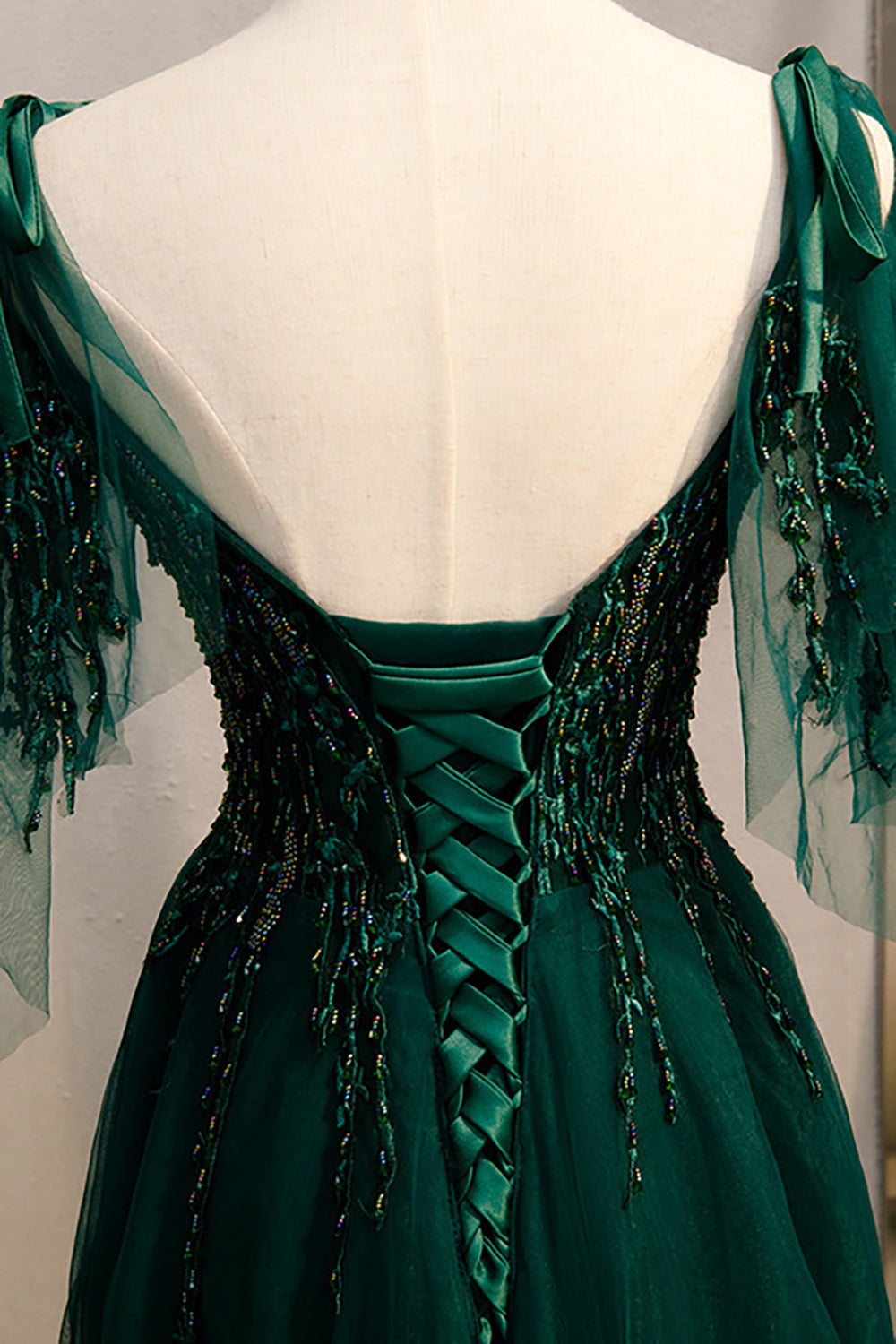 Robe de bal ligne A vert foncé à bretelles spaghetti et perles
