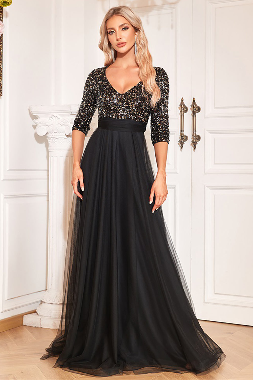 Robe de bal noire trapèze décolleté en V manches courtes à sequins