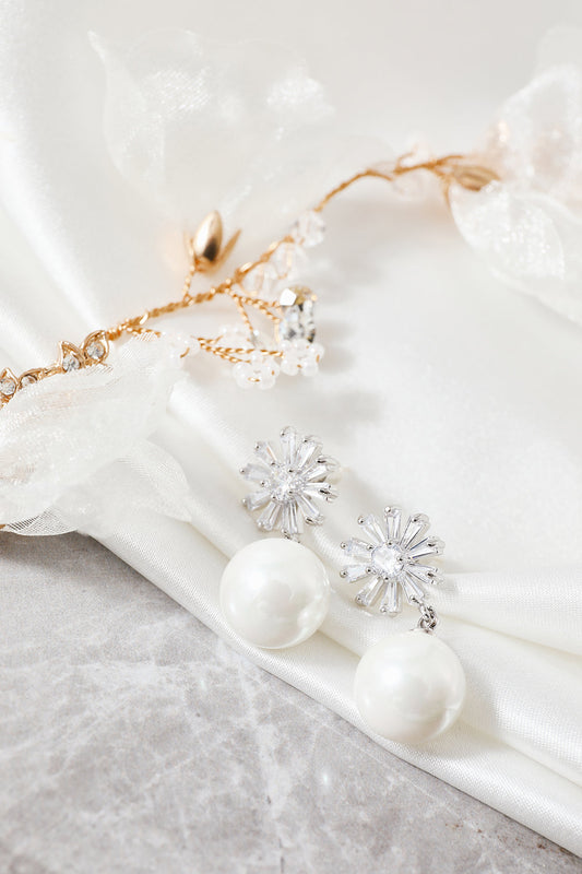 Aretes de perlas con flores