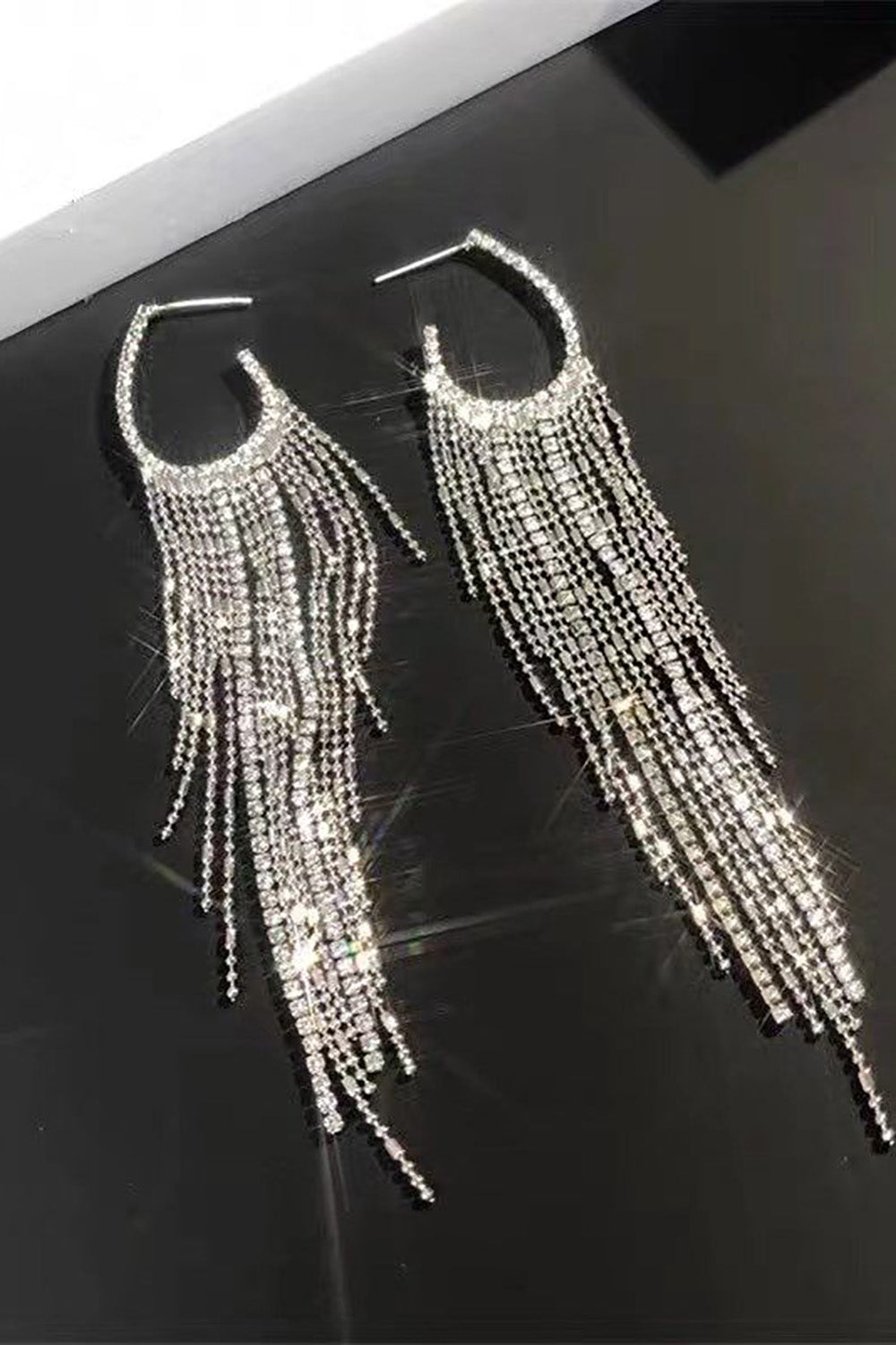 Boucles d'oreilles longues à pampilles en strass