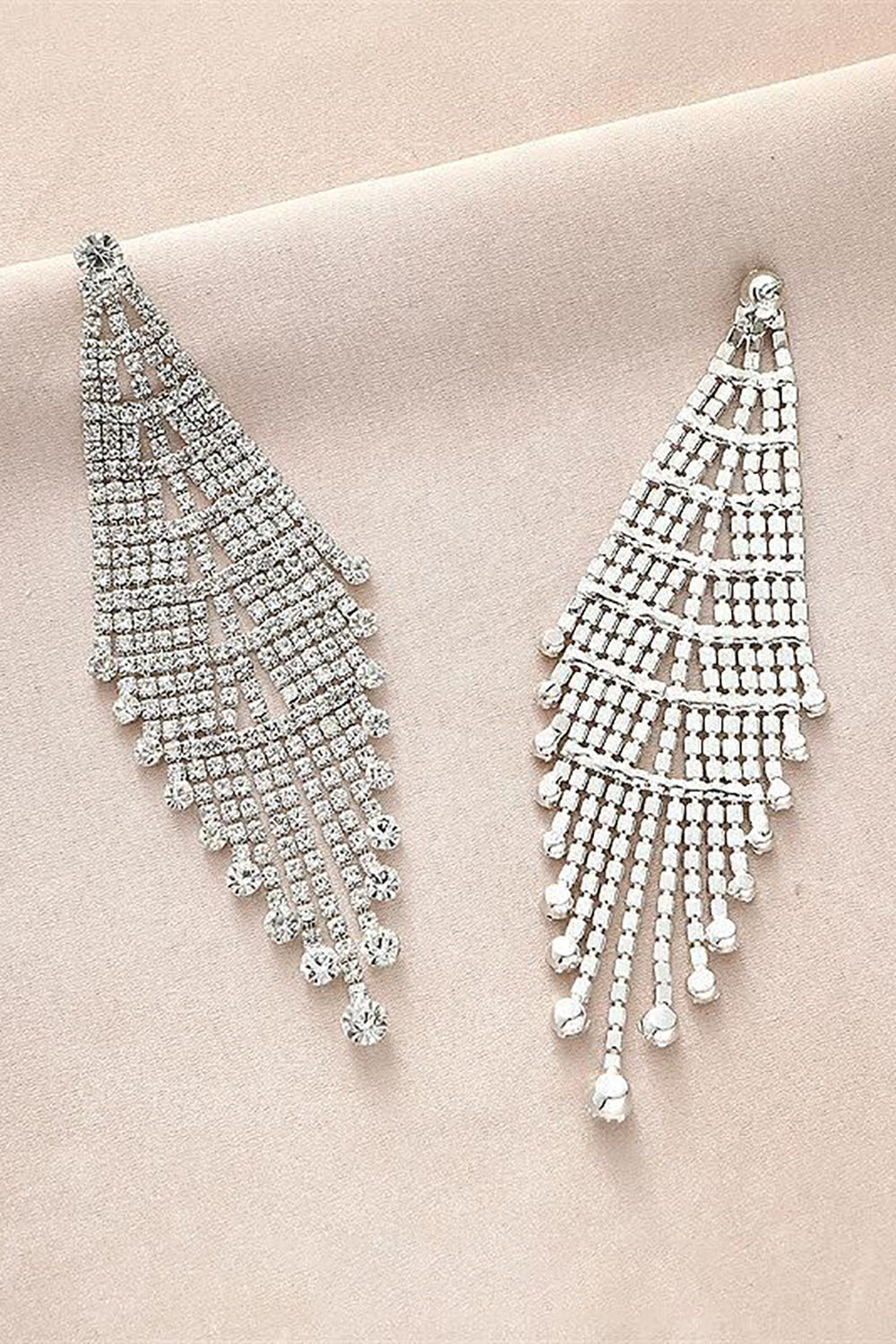Pendientes largos de brillantes de plata con pedrería