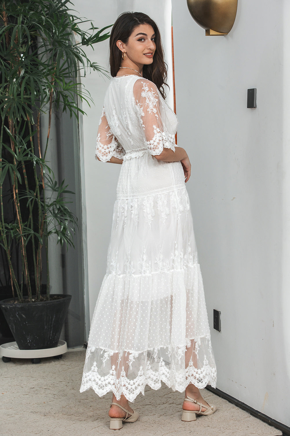 Robe longue de soirée de fiançailles bohème blanche en dentelle coupe évasée