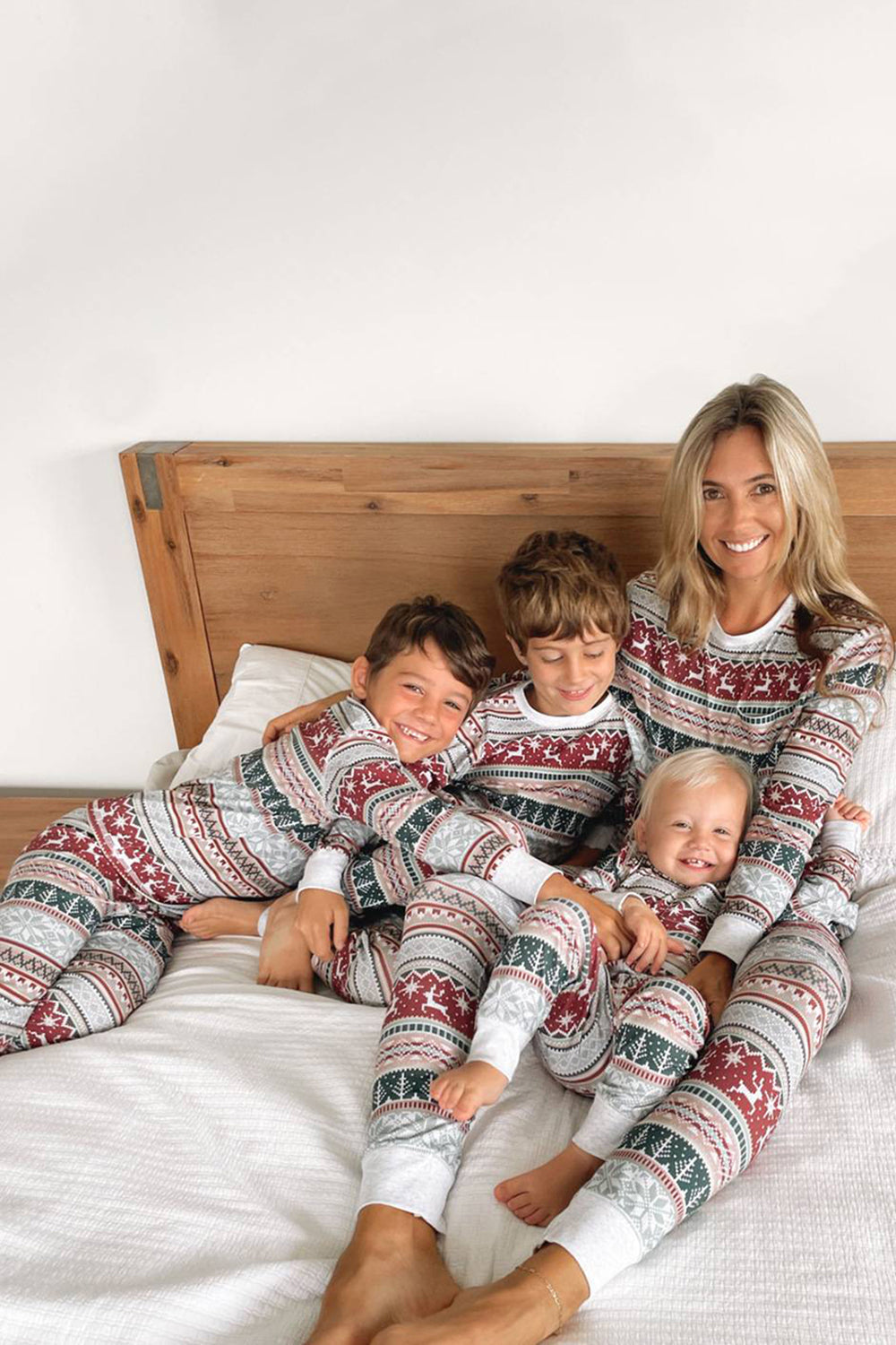 Pijamas Familiares a Juego de Navidad con Rayas de Patrón Gris