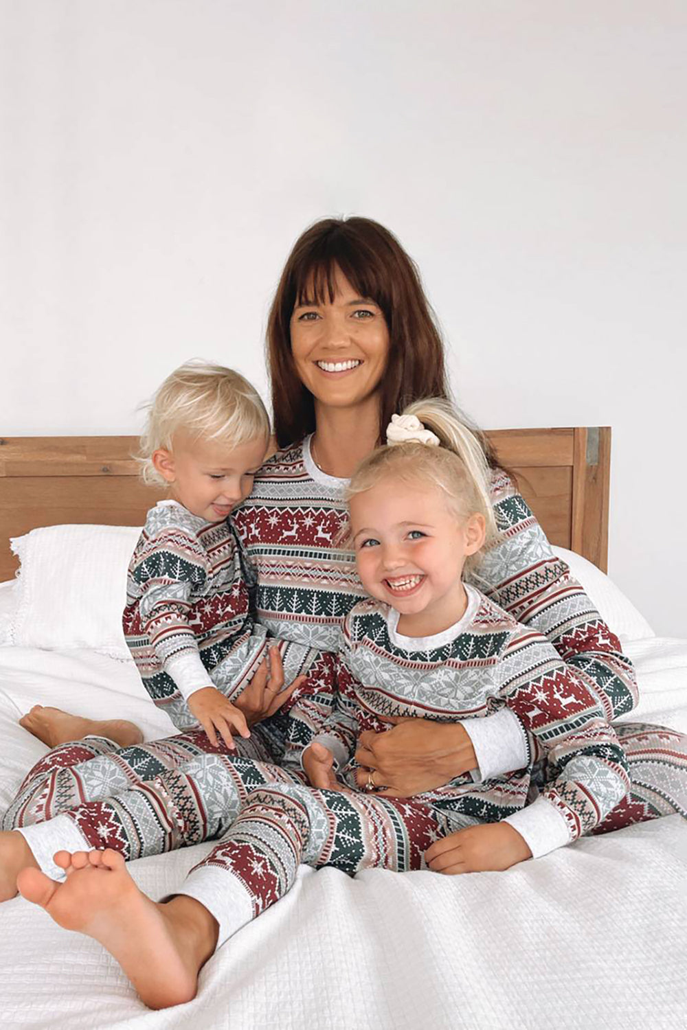 Pijamas Familiares a Juego de Navidad con Rayas de Patrón Gris