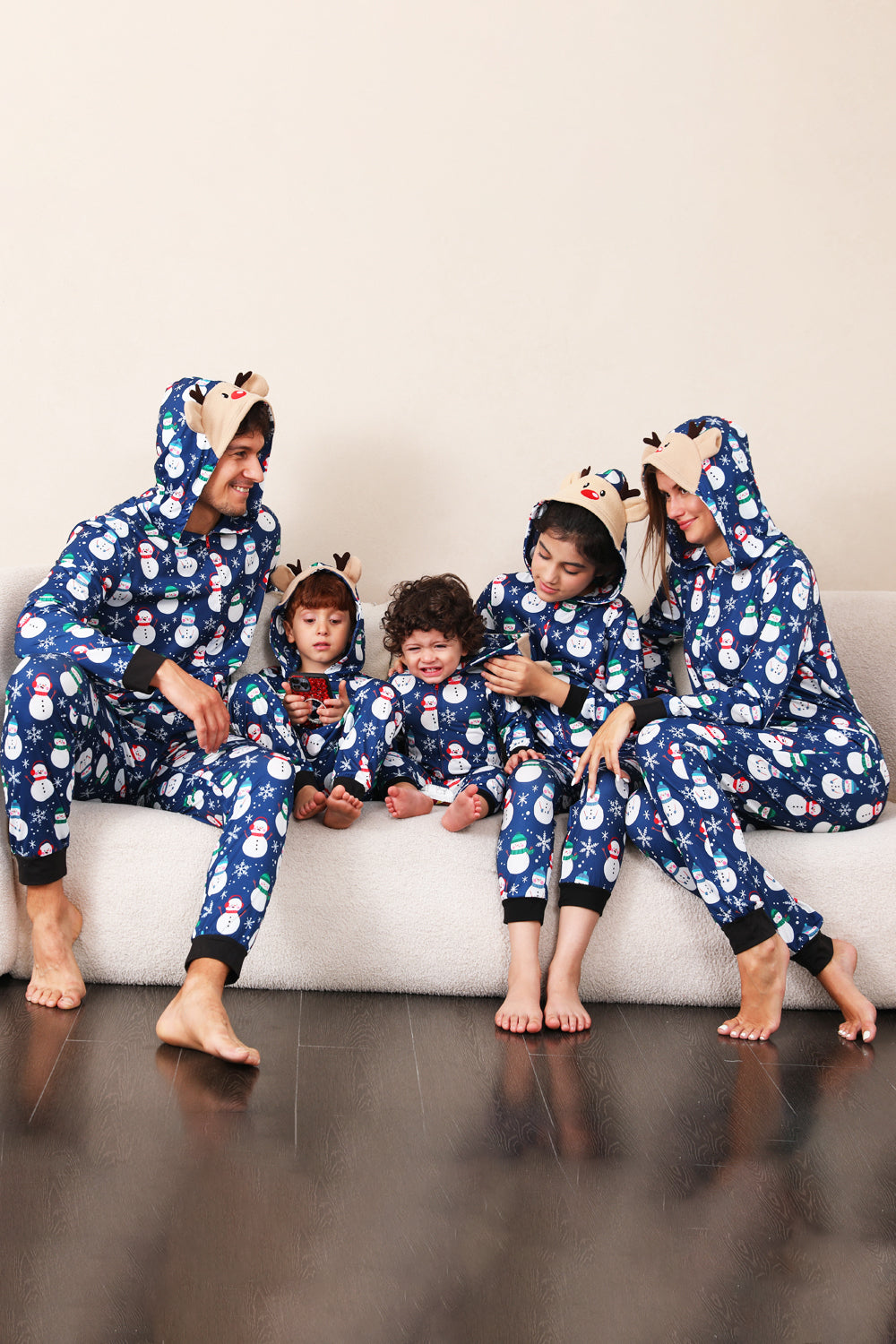 Pyjama de Noël une pièce bleu motif bonhomme de neige assorti pour toute la famille