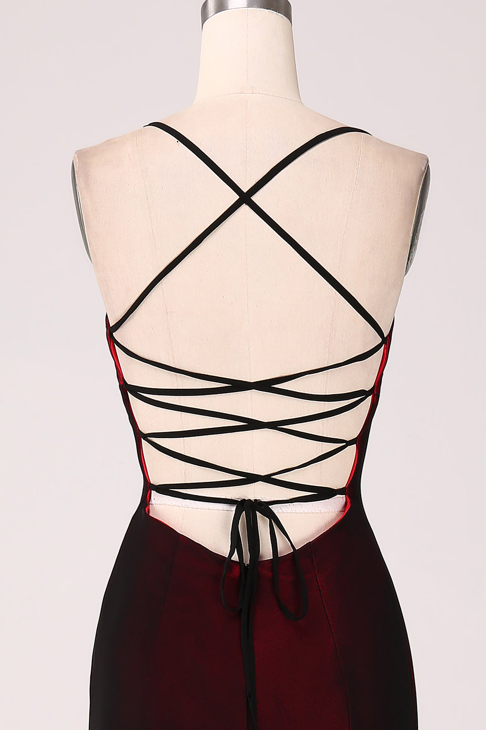 Robe de demoiselle d'honneur noire et rouge fourreau avec dos lacé