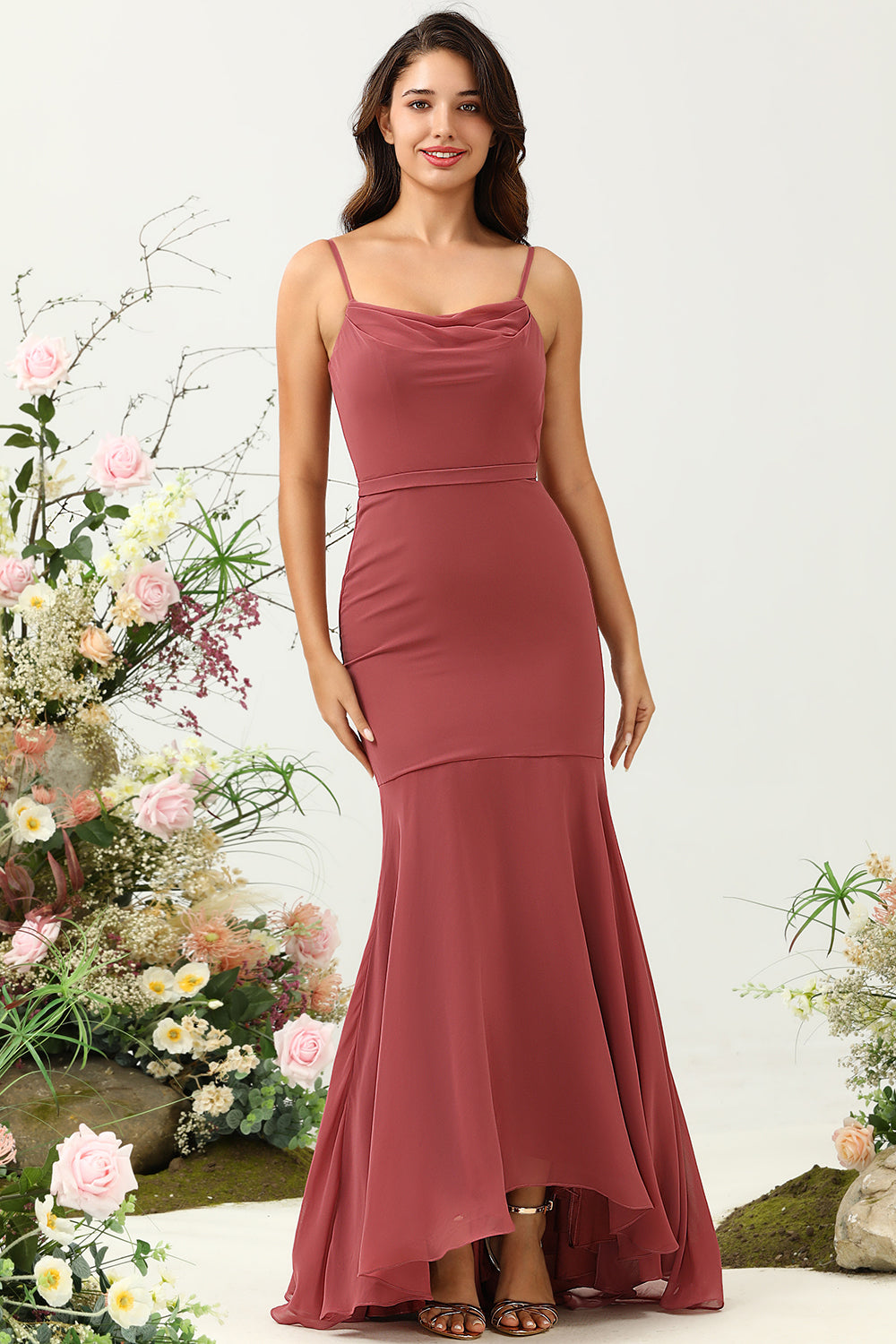 Robe de demoiselle d'honneur queue de sirène rose du désert à bretelles spaghetti et dos nu