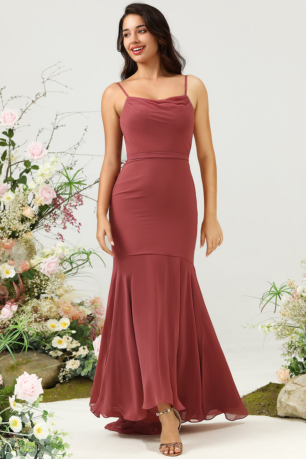 Robe de demoiselle d'honneur queue de sirène rose du désert à bretelles spaghetti et dos nu