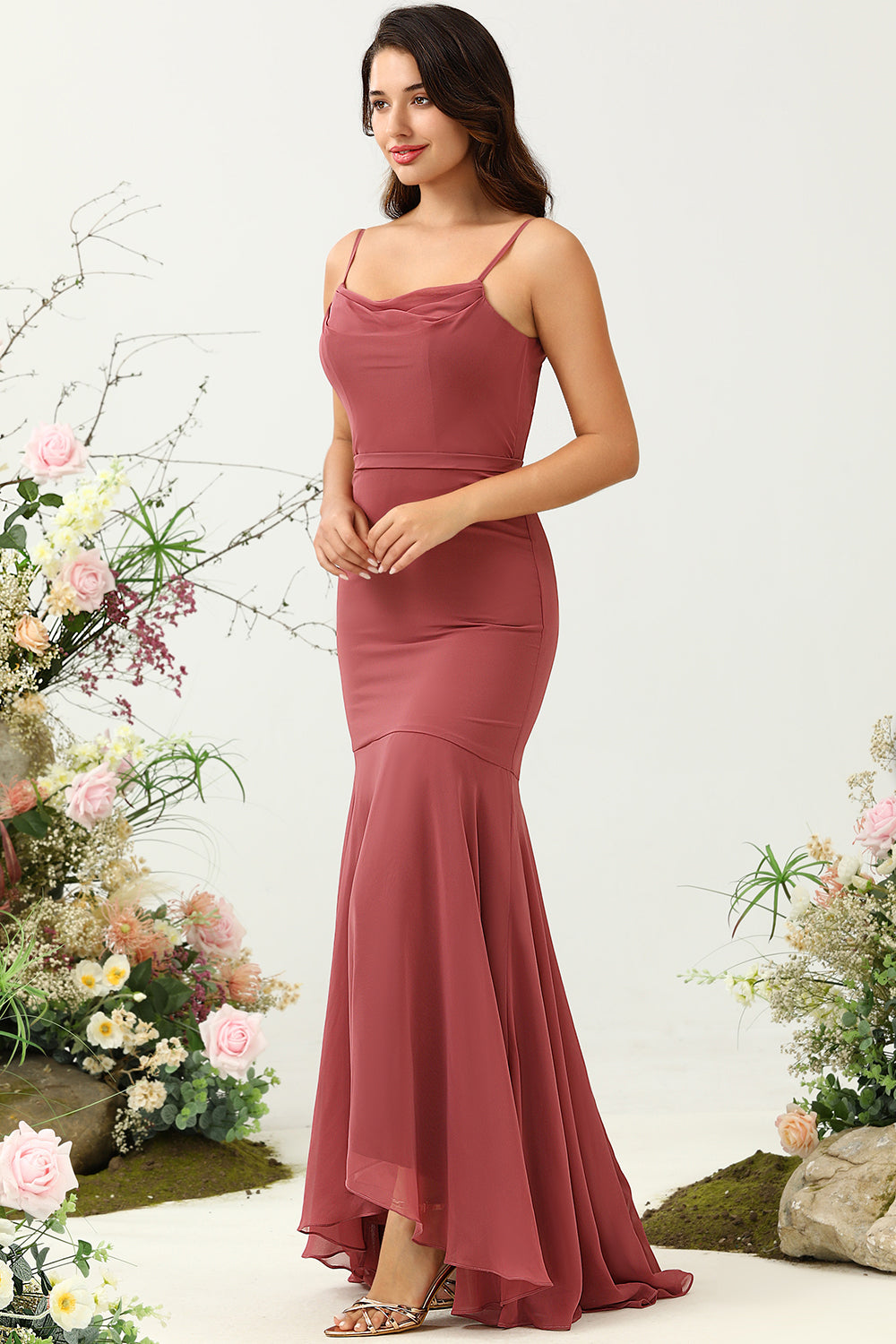 Robe de demoiselle d'honneur queue de sirène rose du désert à bretelles spaghetti et dos nu