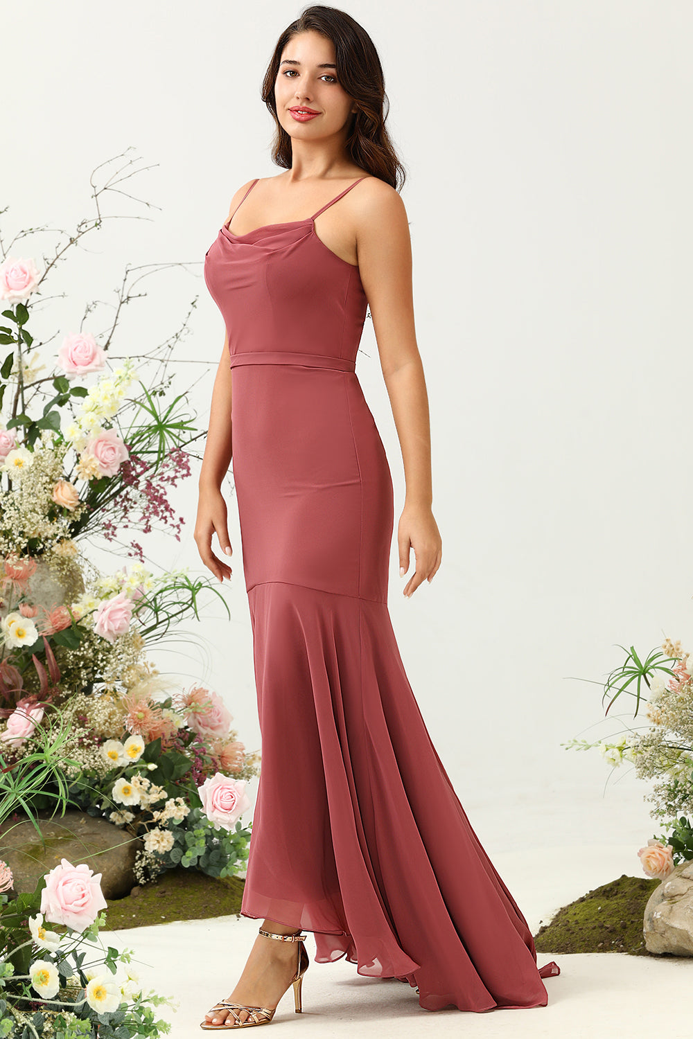 Robe de demoiselle d'honneur queue de sirène rose du désert à bretelles spaghetti et dos nu