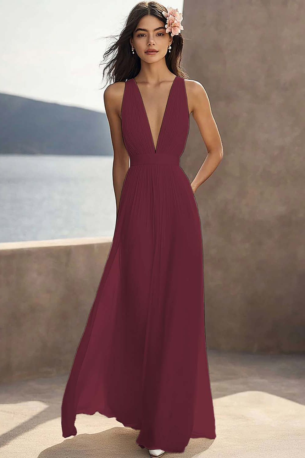 Vestido de compromiso largo de chifón con escote en V pronunciado y frunces color marfil