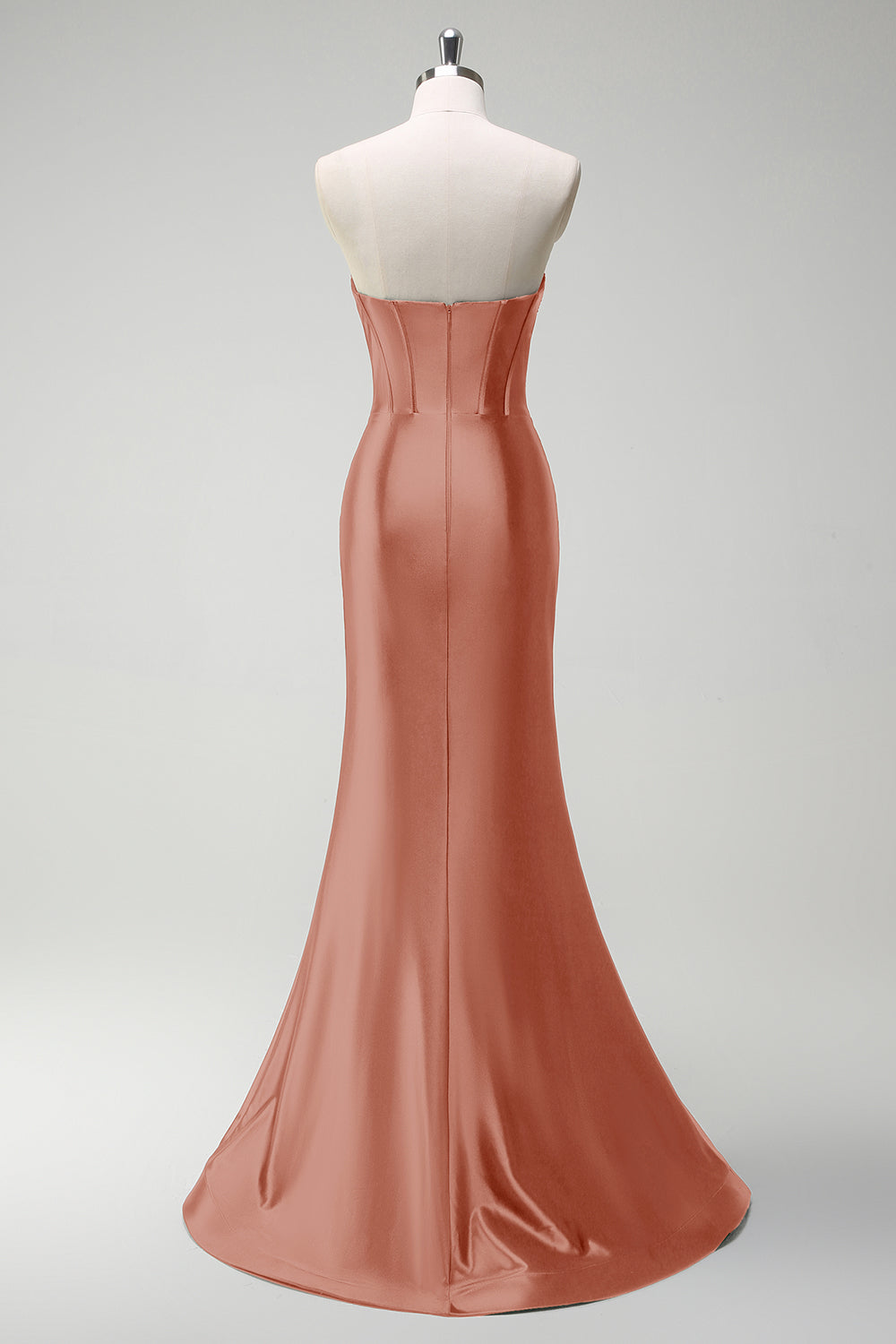 Robe de bal longue en satin bleu roi scintillant avec bustier orné de perles de sirène et fente