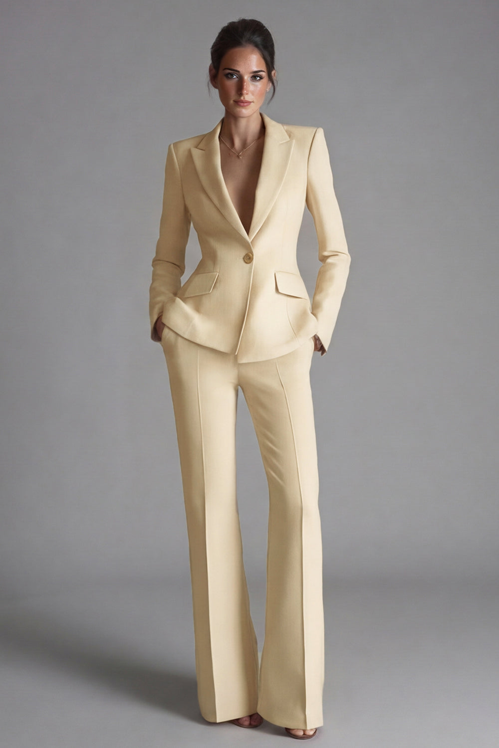 Costume de travail 2 pièces rose à revers pointus et un bouton pour femme