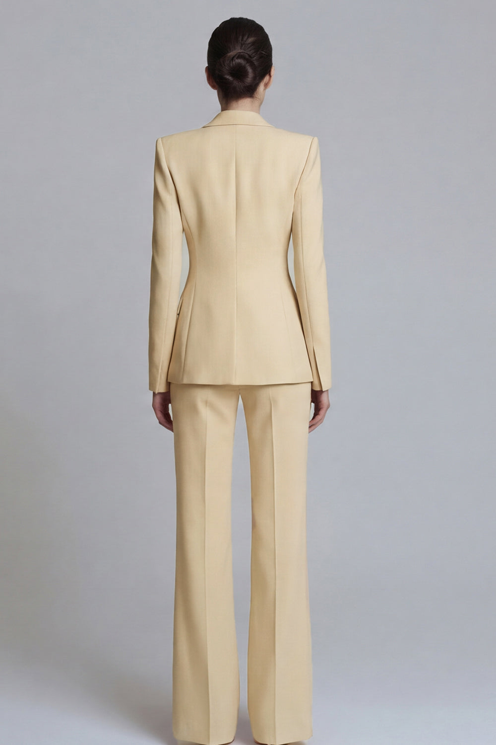 Costume de travail 2 pièces rose à revers pointus et un bouton pour femme