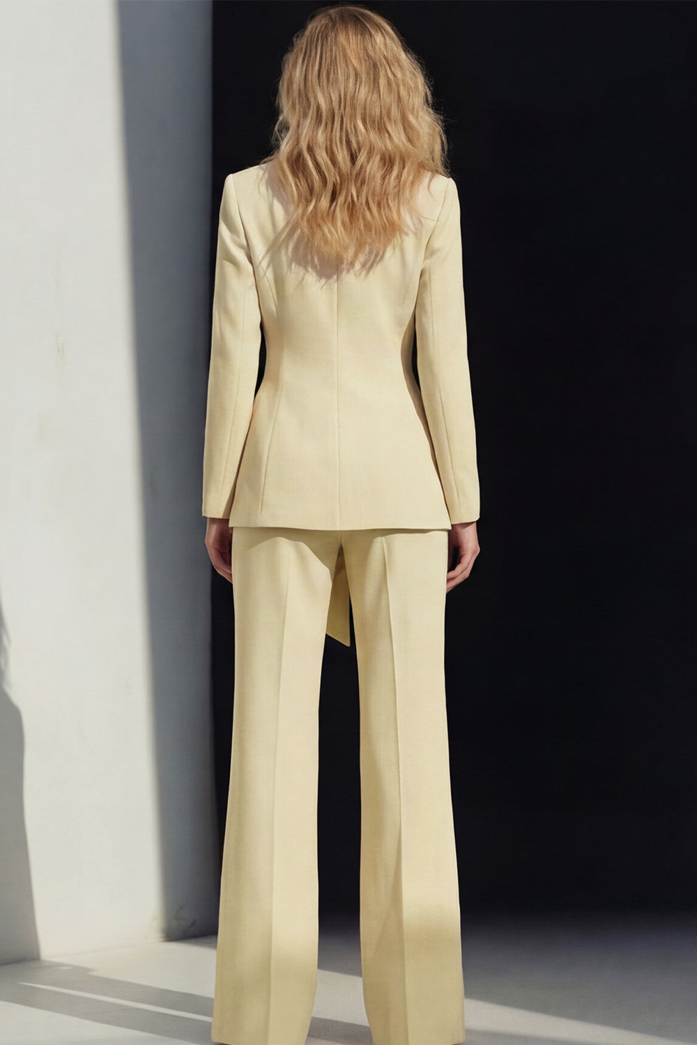 Ensemble de costume de travail 2 pièces rose pour femmes avec revers à encoche et ceinture