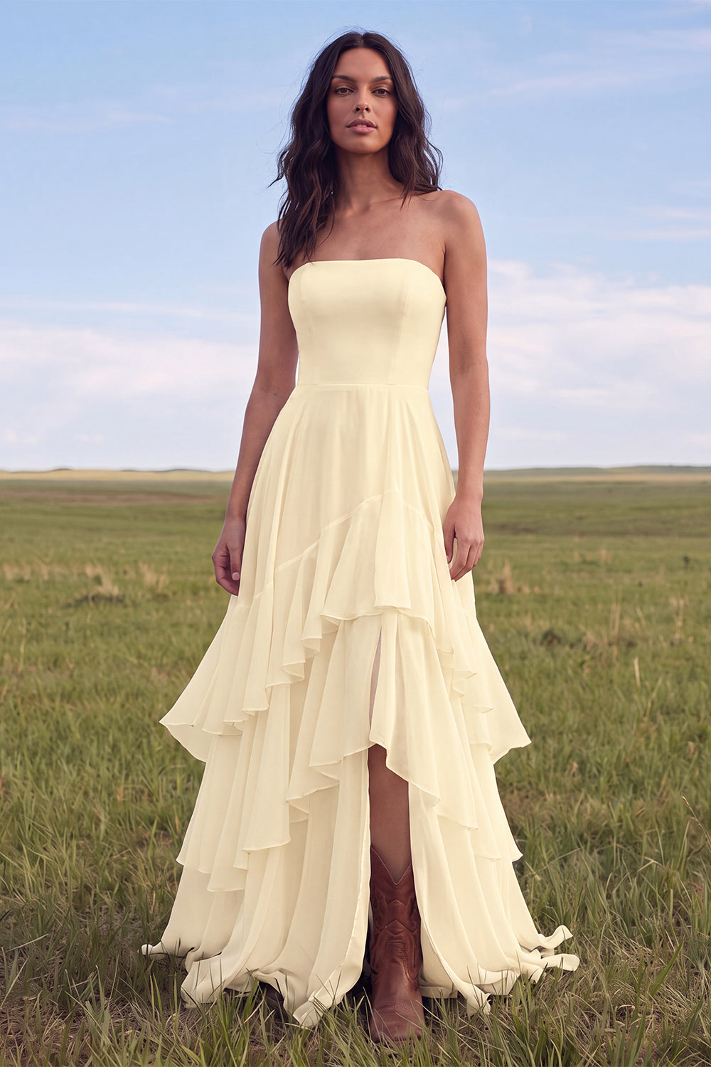 Robe de mariée bustier bohème ivoire évasée avec fente et volants