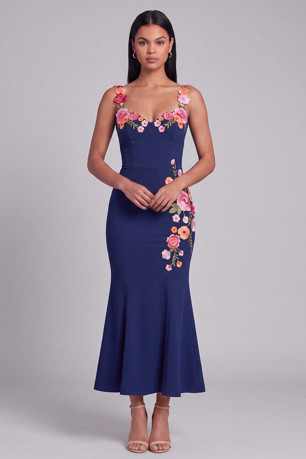 Robe longue de sirène jaune clair à fleurs avec appliques