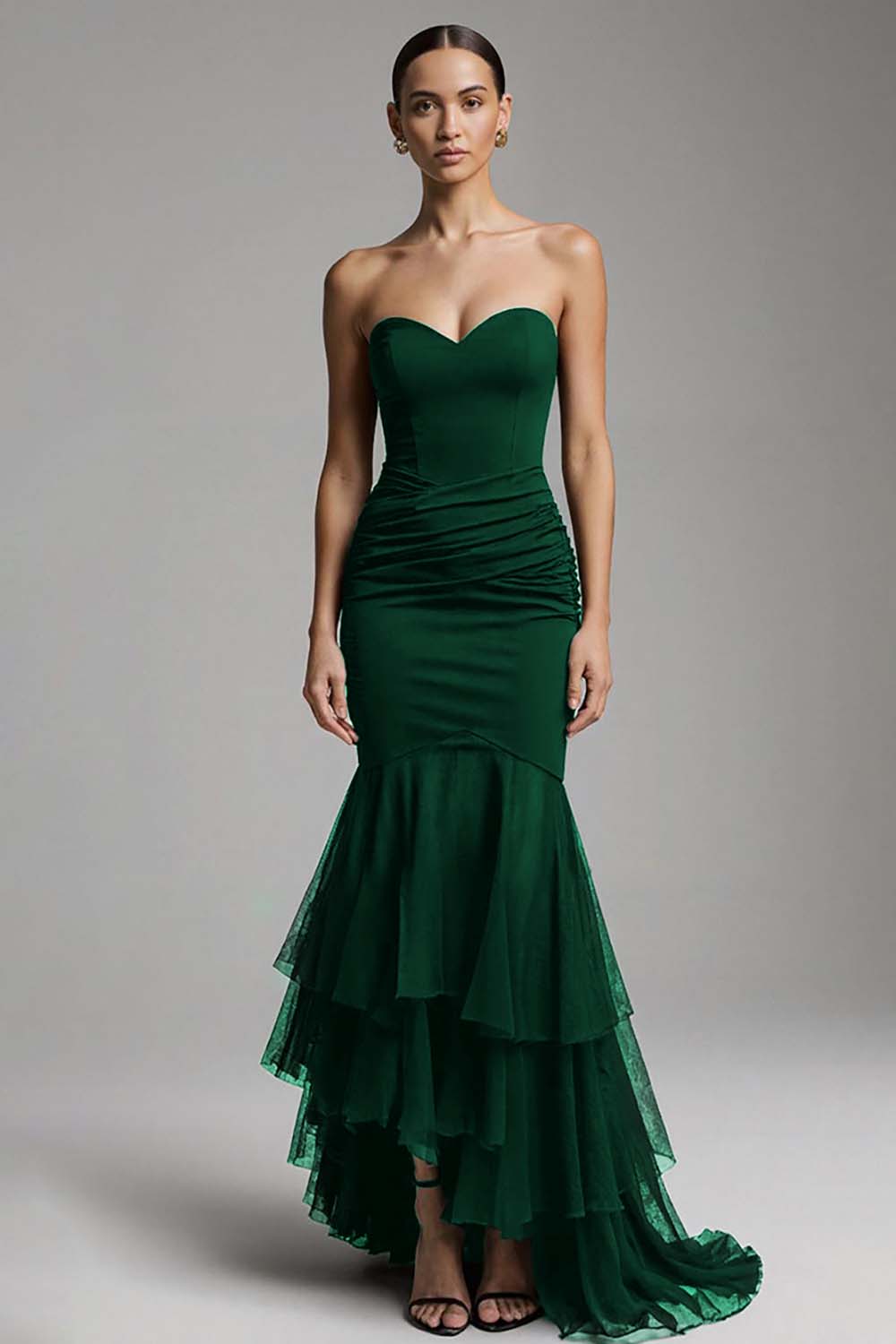 Robe de soirée longue noire sirène coupe cœur à traîne asymétrique et volants