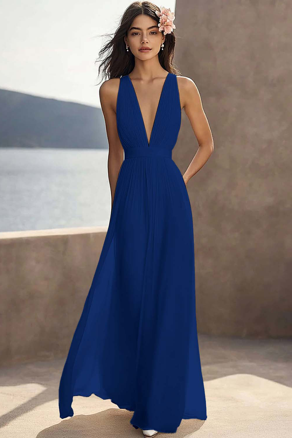 Vestido de compromiso largo de chifón con escote en V pronunciado y frunces color marfil