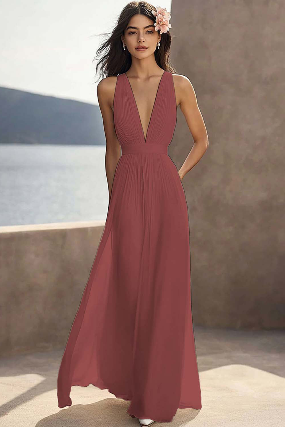 Vestido de compromiso largo de chifón con escote en V pronunciado y frunces color marfil
