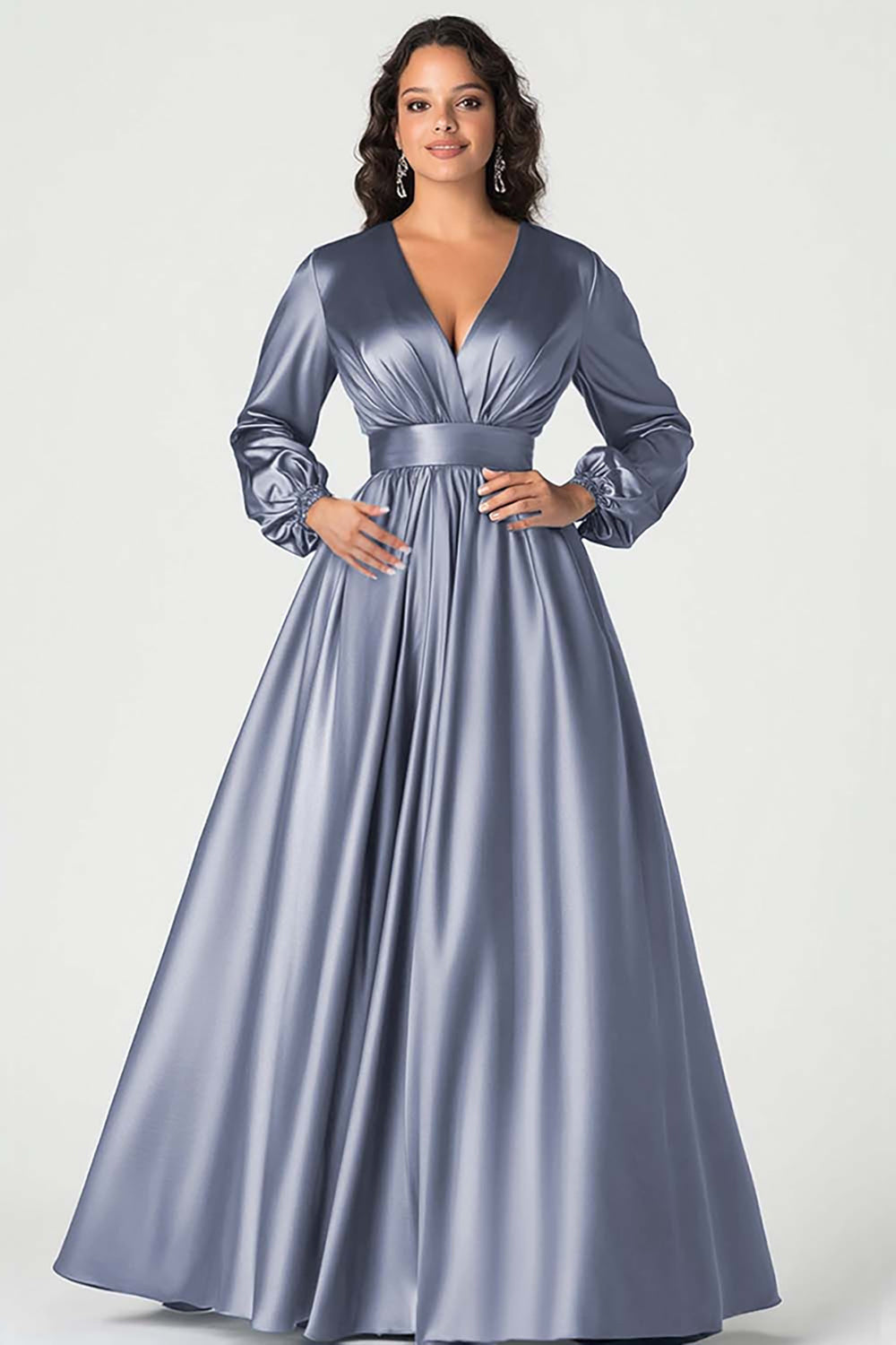Robe de mère de la mariée en satin gris-bleu à col en V et manches longues