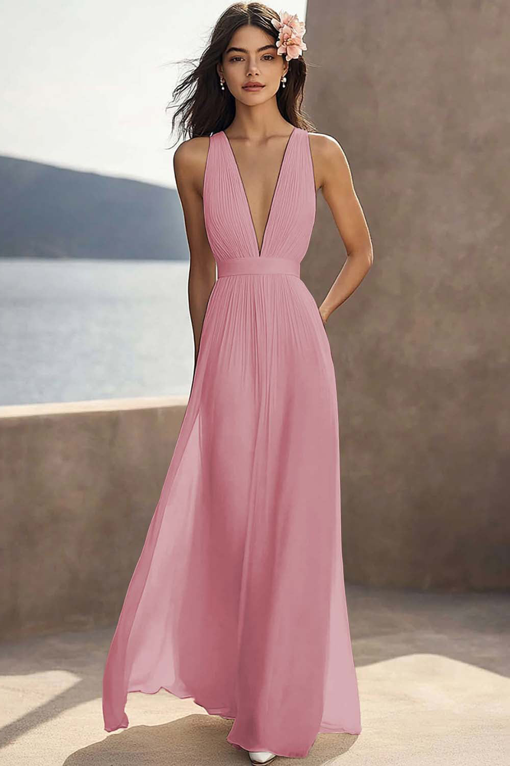 Vestido de compromiso largo de chifón con escote en V pronunciado y frunces color marfil