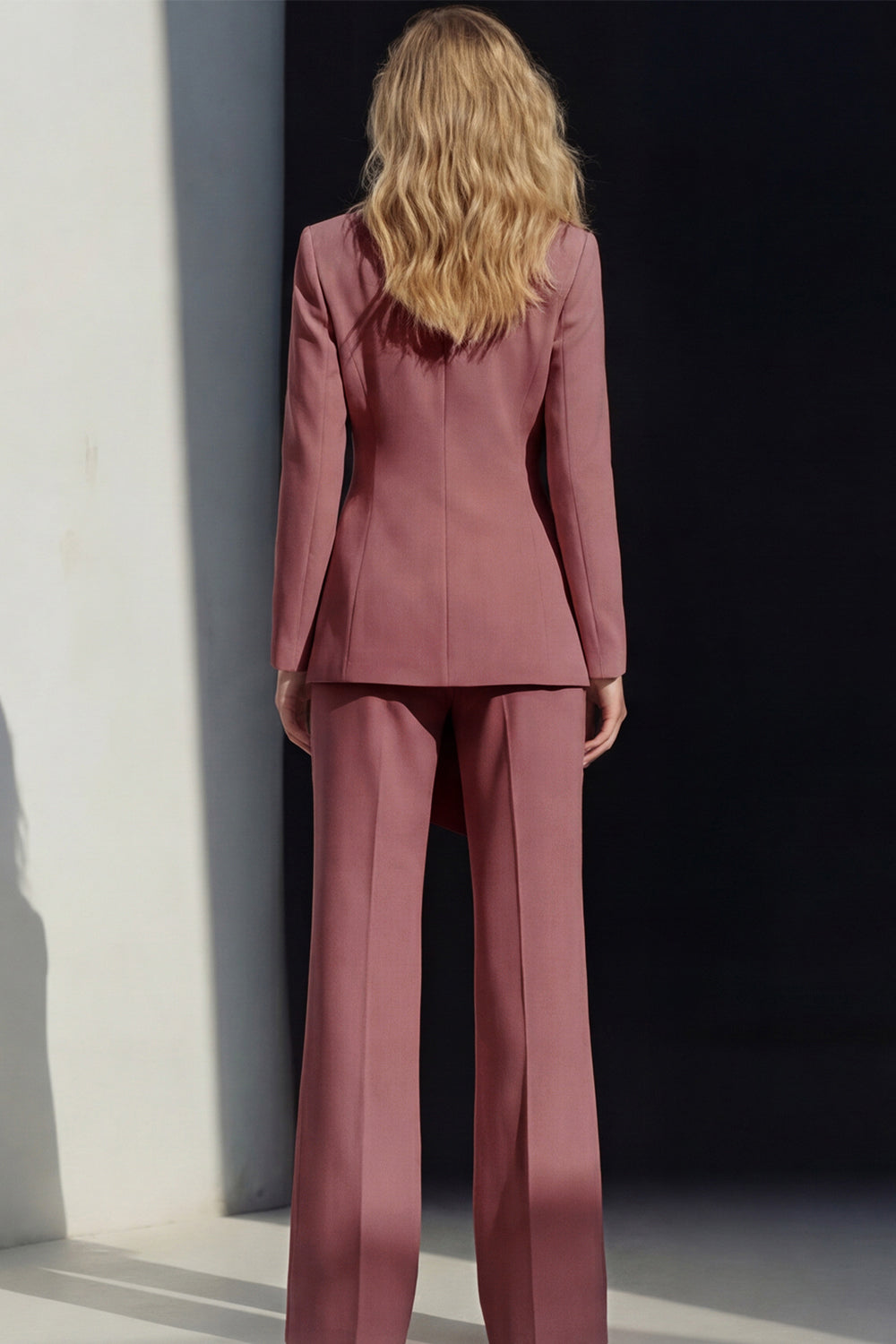 Ensemble de costume de travail 2 pièces rose pour femmes avec revers à encoche et ceinture
