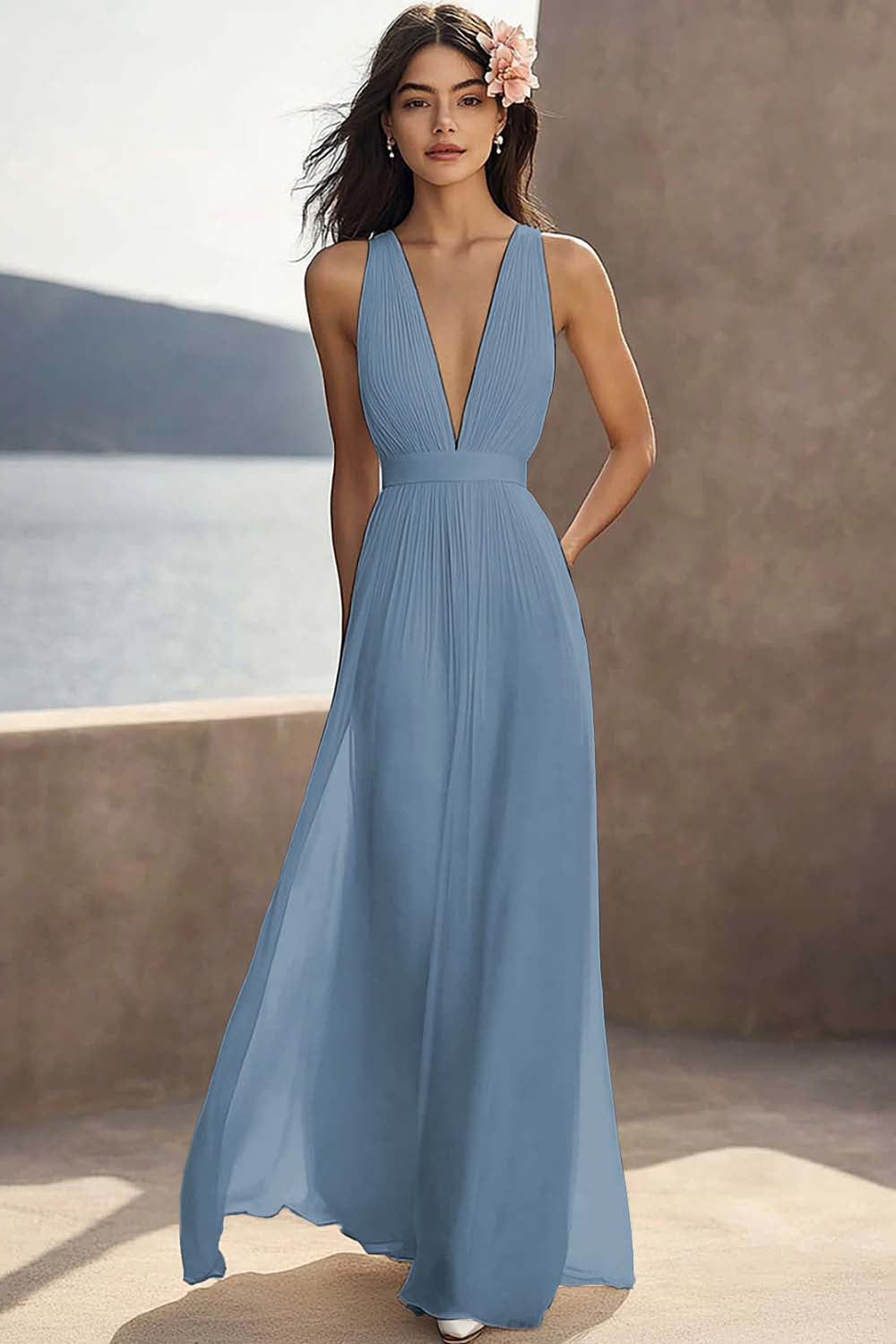 Vestido de compromiso largo de chifón con escote en V pronunciado y frunces color marfil